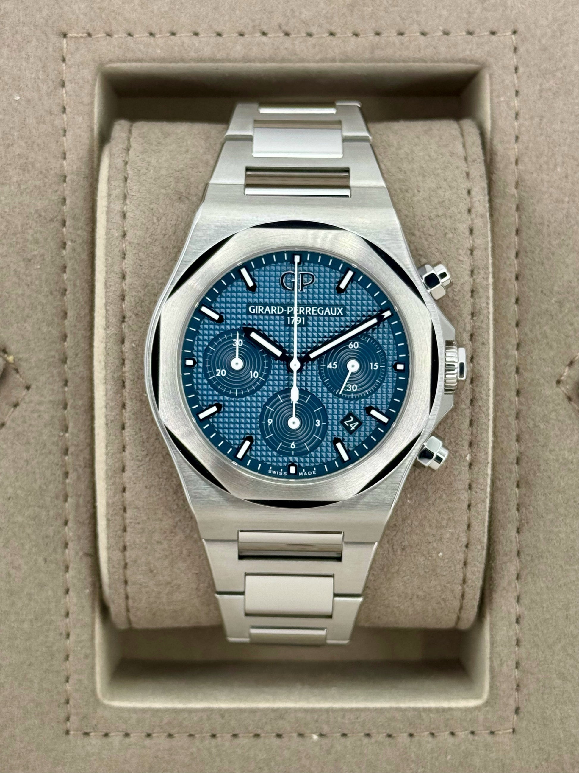 2022 Girard-Perregaux Laureato Chronograph 42mm 81020-11-431-11A Blue Dial - MyWatchLLC