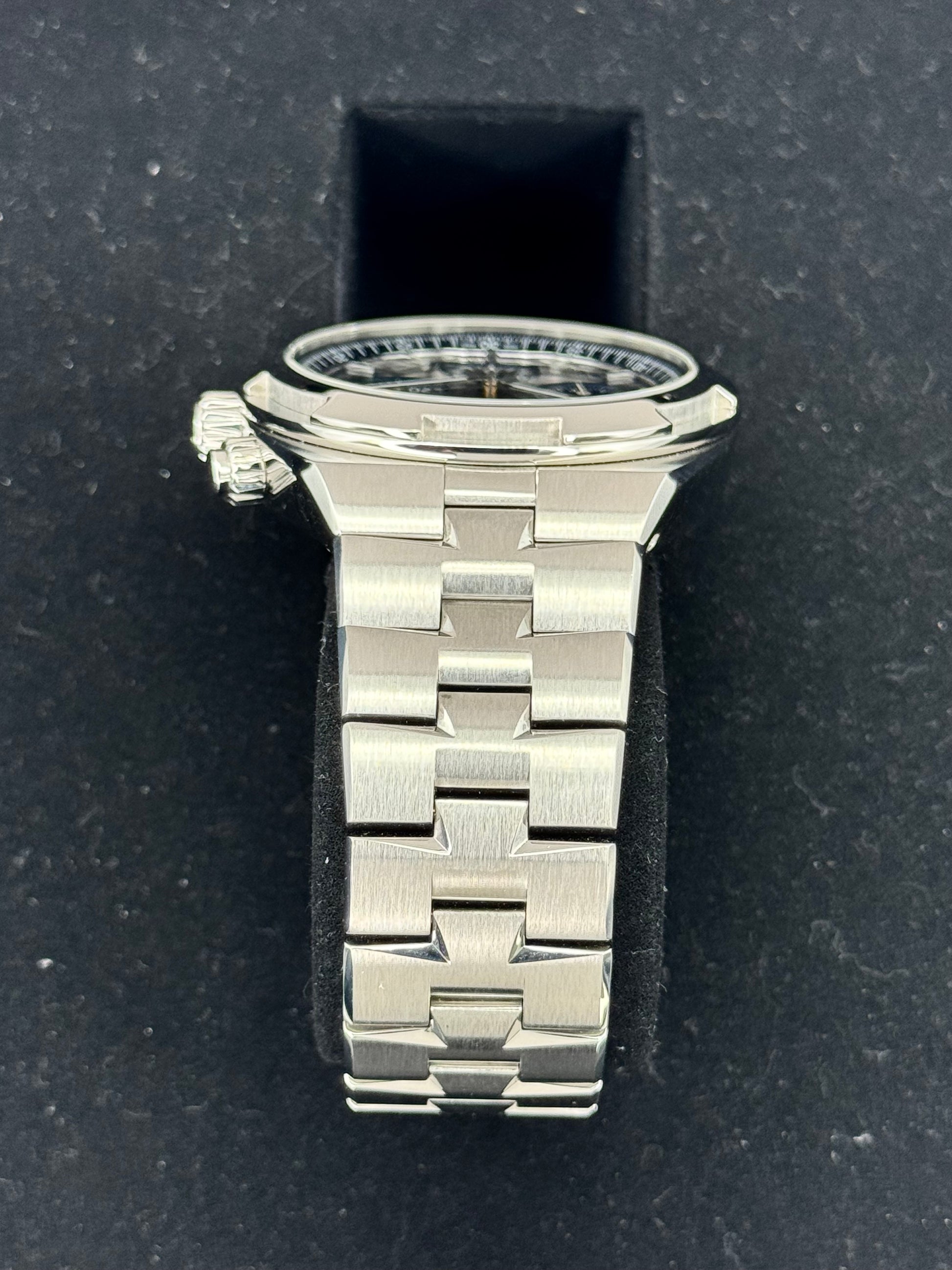 2020 Vacheron Constantin Overseas 42.5mm 5500V Stainless Blue Dial - MyWatchLLC