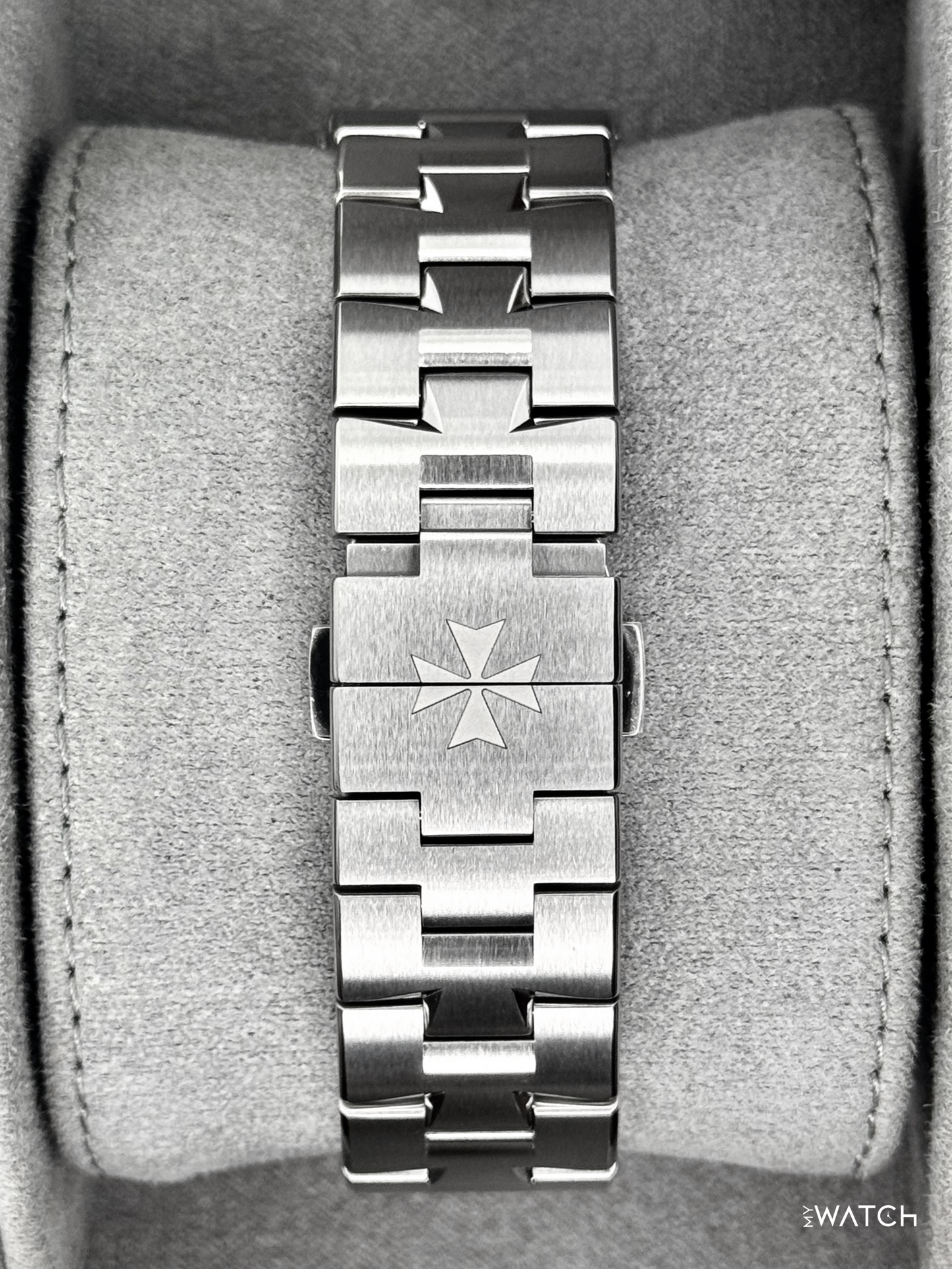 2025 Vacheron Constantin Overseas 42.5mm 5520V Stainless Steel Silver Dial - MyWatchLLC