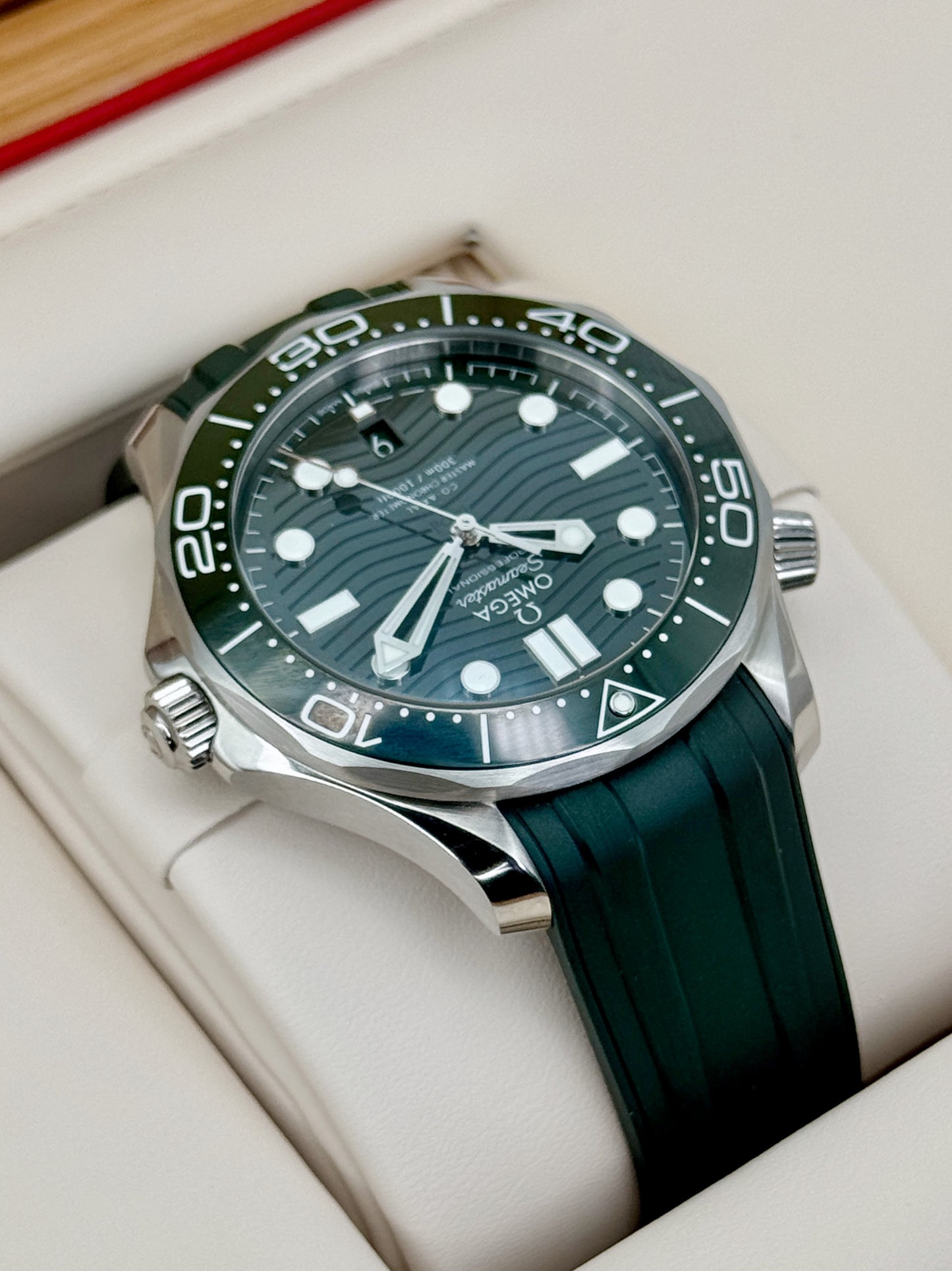 2026 Omega Seamaster Master Chronometer 42mm 210.32.42.20.10.001 Green Dial