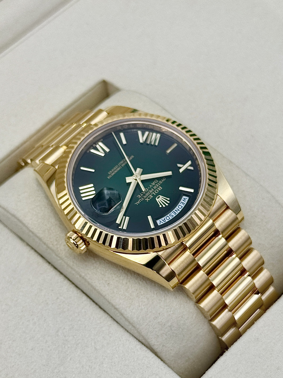 NEW 2026 Rolex Day-Date 40mm 228238 Presidential Green Ombre Dial (NEW STYLE CARD)