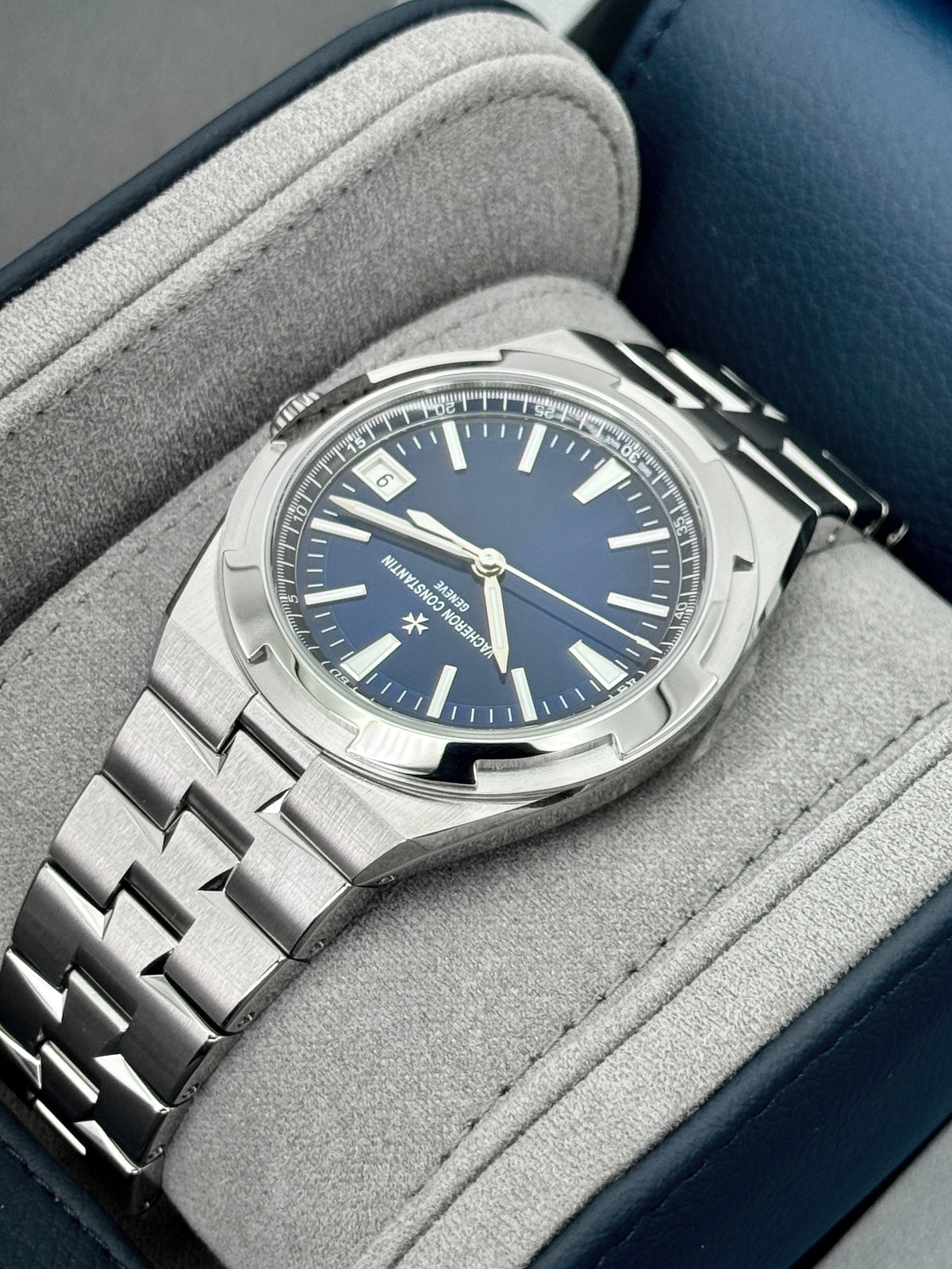 NEW 2026 Vacheron Constantin Overseas 41mm 4520V Stainless Steel Blue Dial