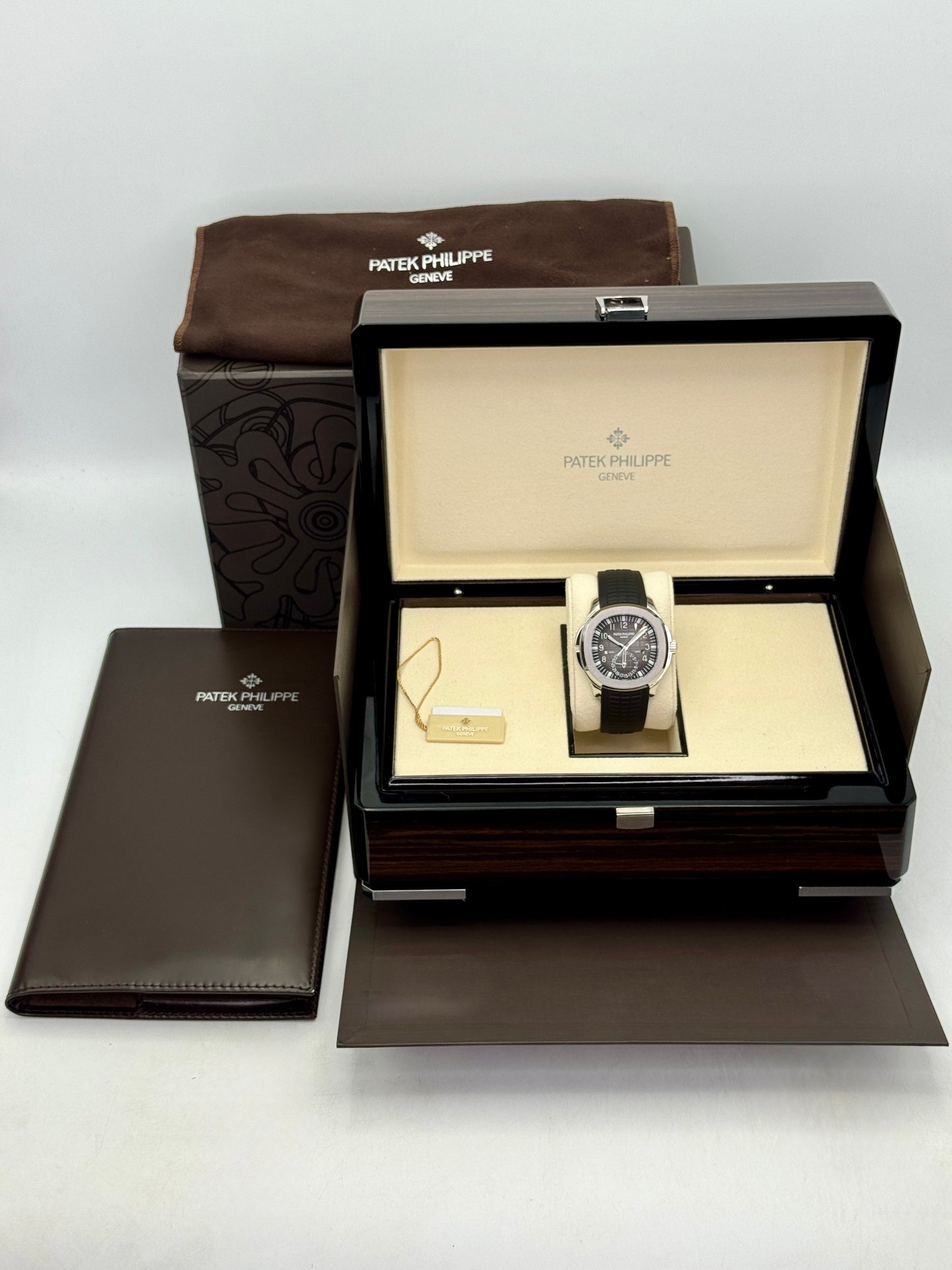 2022 Patek Philippe Aquanaut 40.8mm 5164A-001 Stainless Steel Grey Dial
