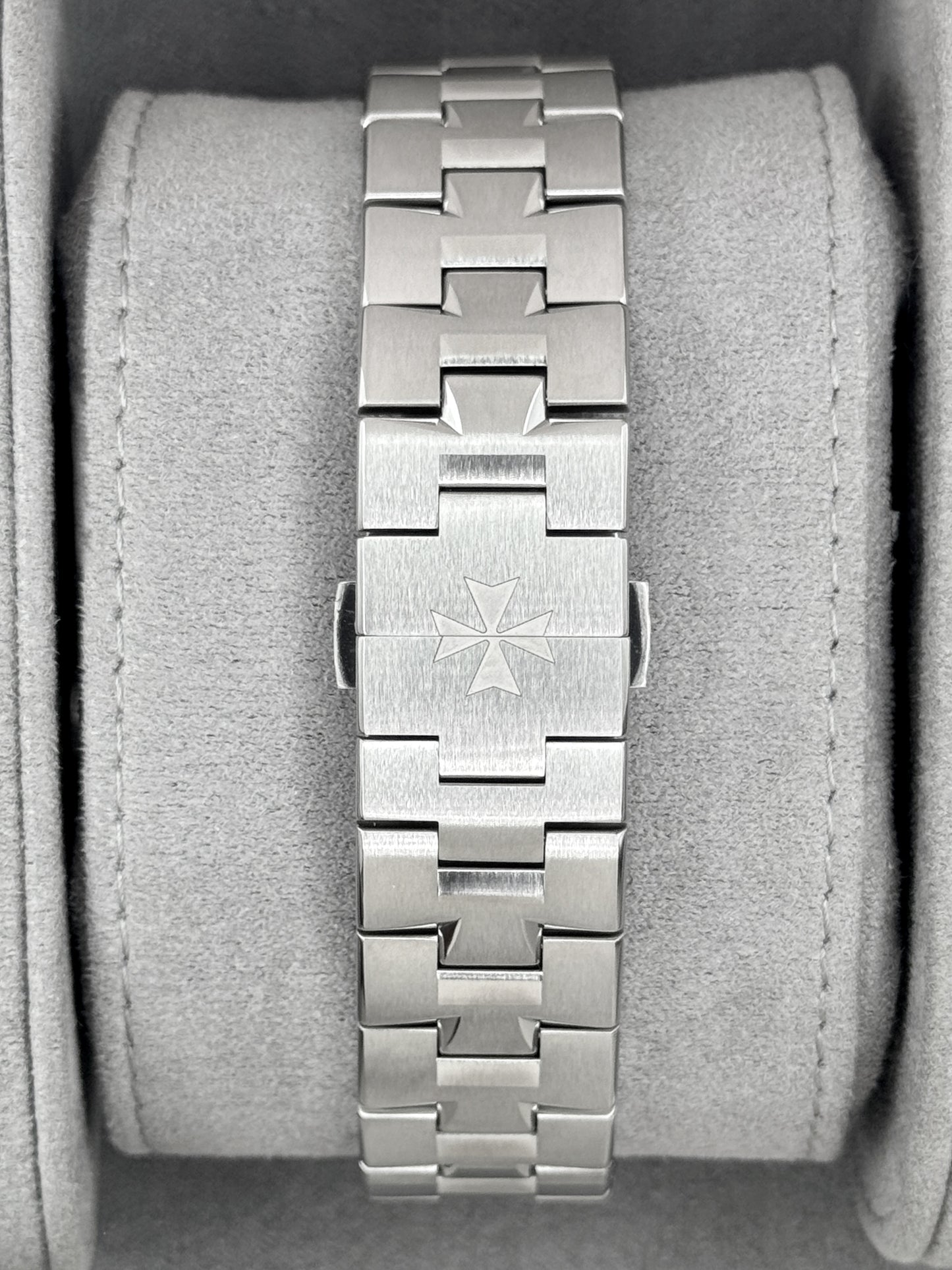 NEW 2026 Vacheron Constantin Overseas 42.5mm 5520V Stainless Steel Blue Dial