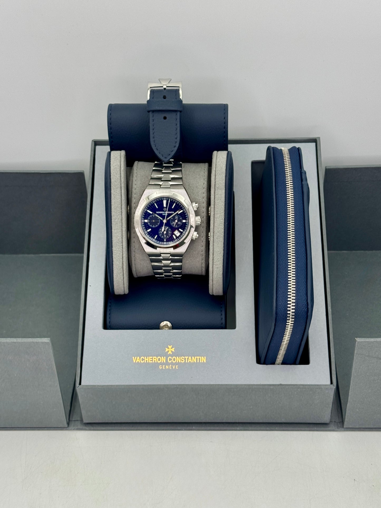 NEW 2026 Vacheron Constantin Overseas 42.5mm 5520V Stainless Steel Blue Dial