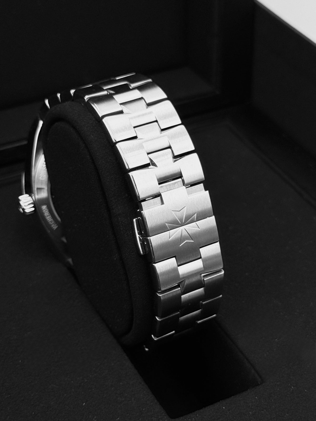 2021 Vacheron Constantin Overseas 41mm 4500V Stainless Steel Blue Dial