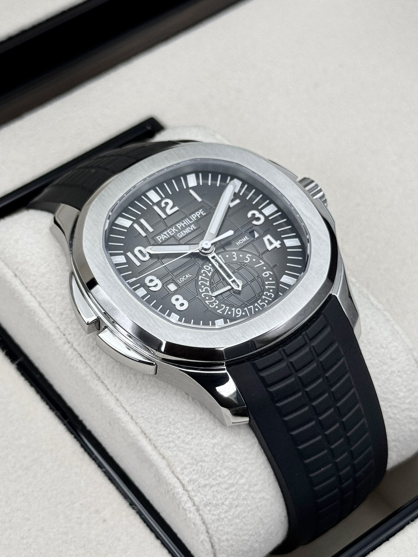 2022 Patek Philippe Aquanaut 40.8mm 5164A-001 Stainless Steel Grey Dial
