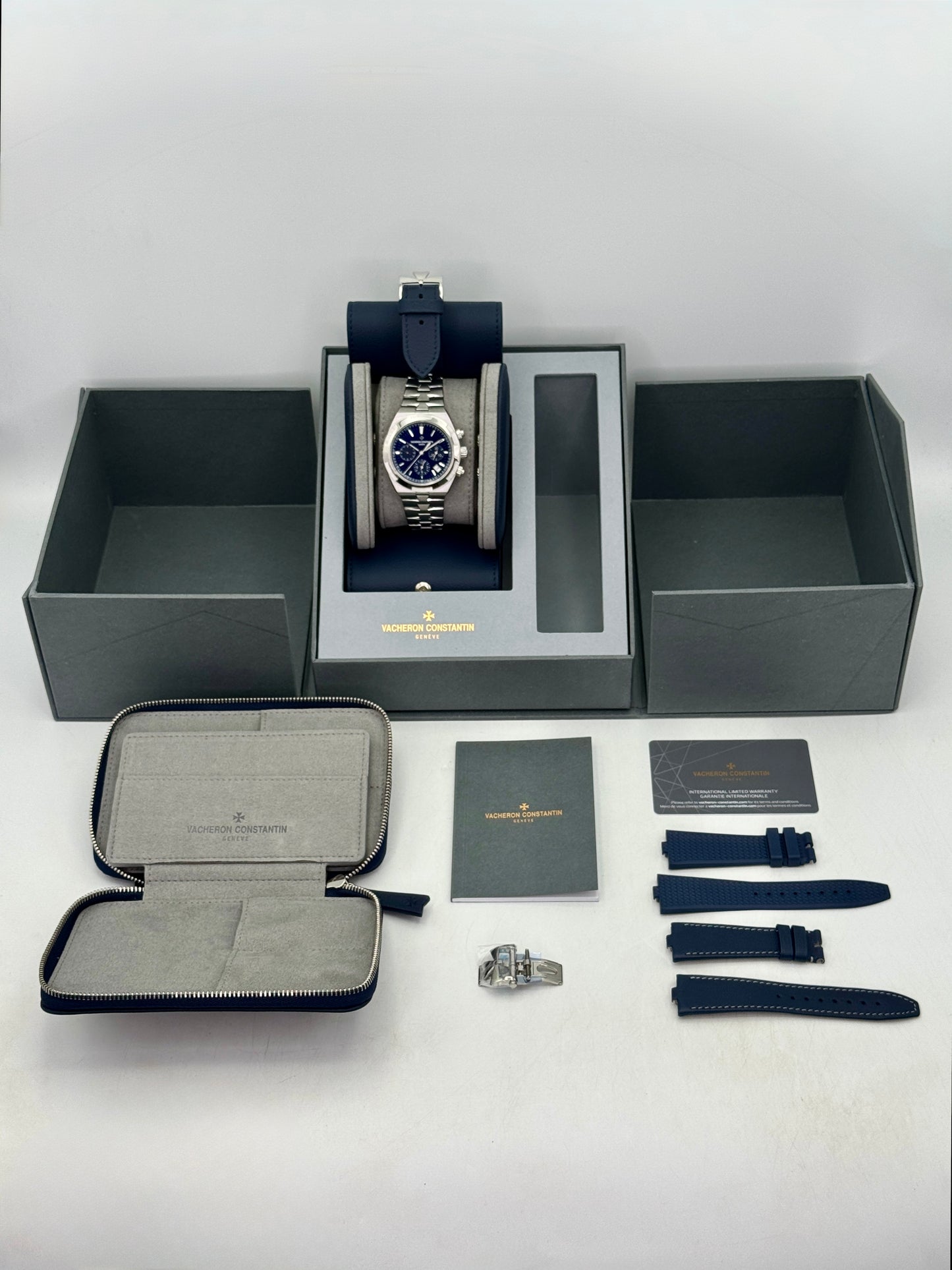 NEW 2026 Vacheron Constantin Overseas 42.5mm 5520V Stainless Steel Blue Dial