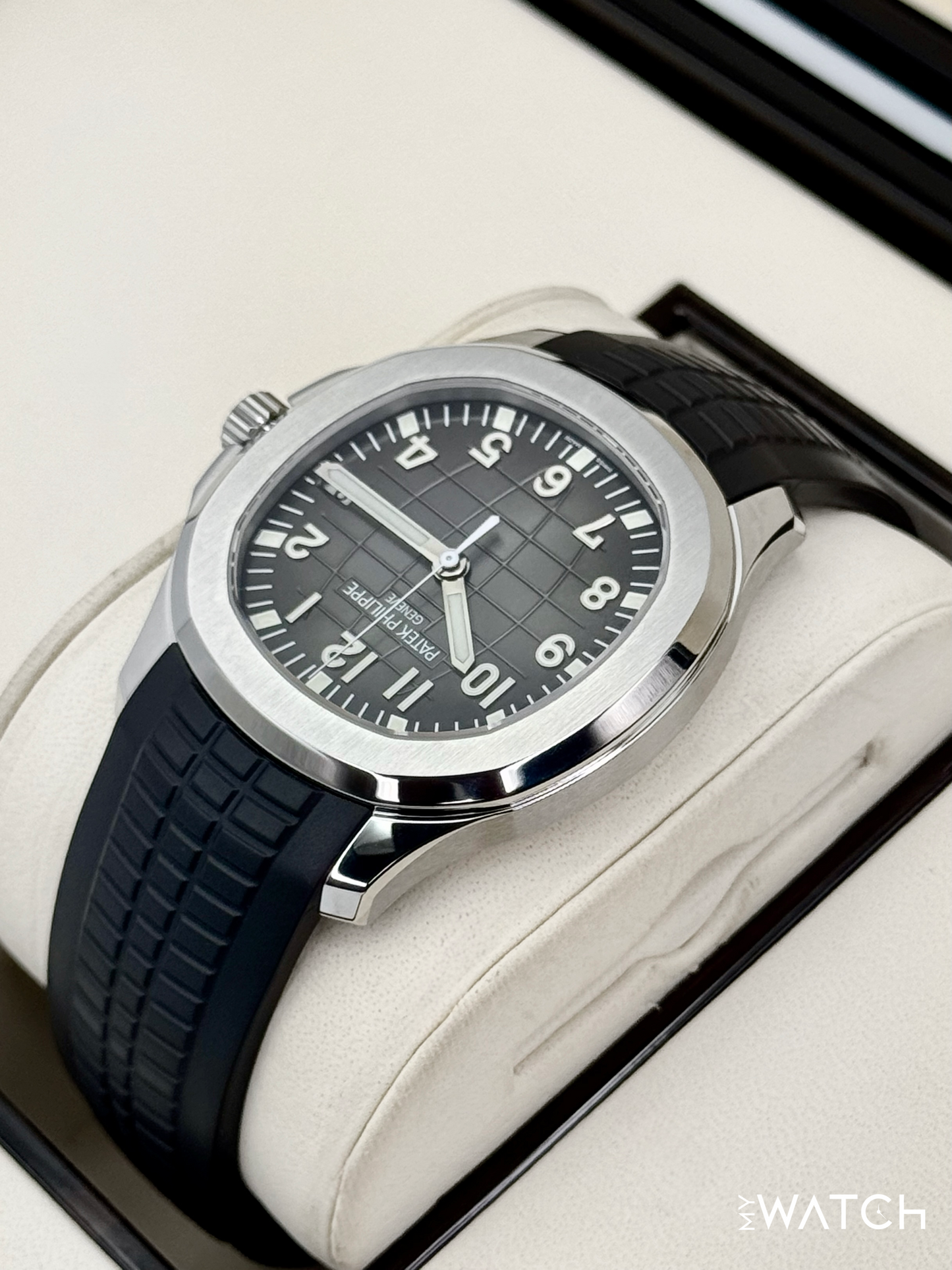 2018 Patek Philippe Aquanaut 40.8mm 5167A-001 Stainless Steel Gray Dial