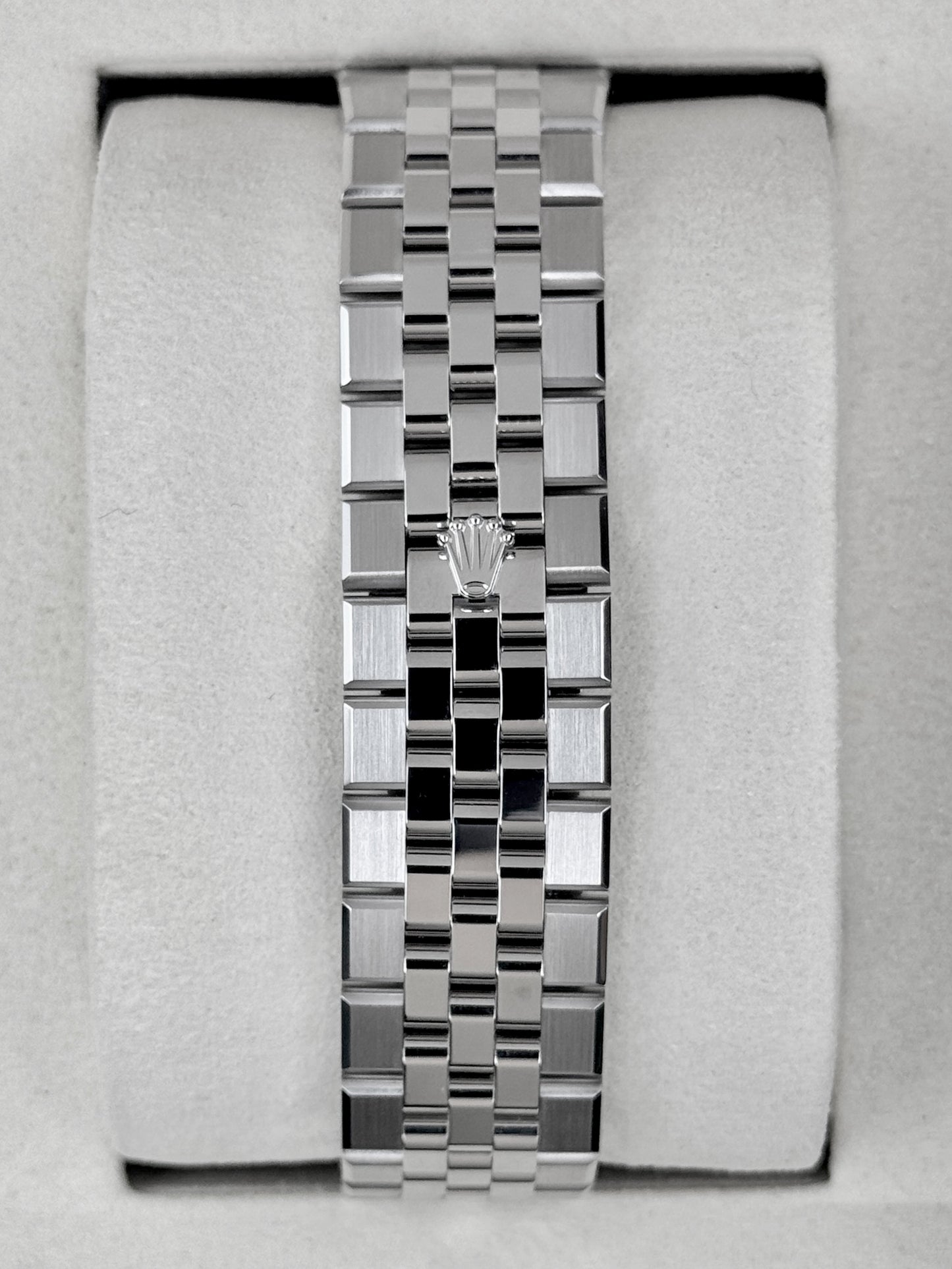 NEW 2026 Rolex Land-Dweller 36mm 127286TBR Platinum Ice Blue Honeycomb Motif Diamond Dial