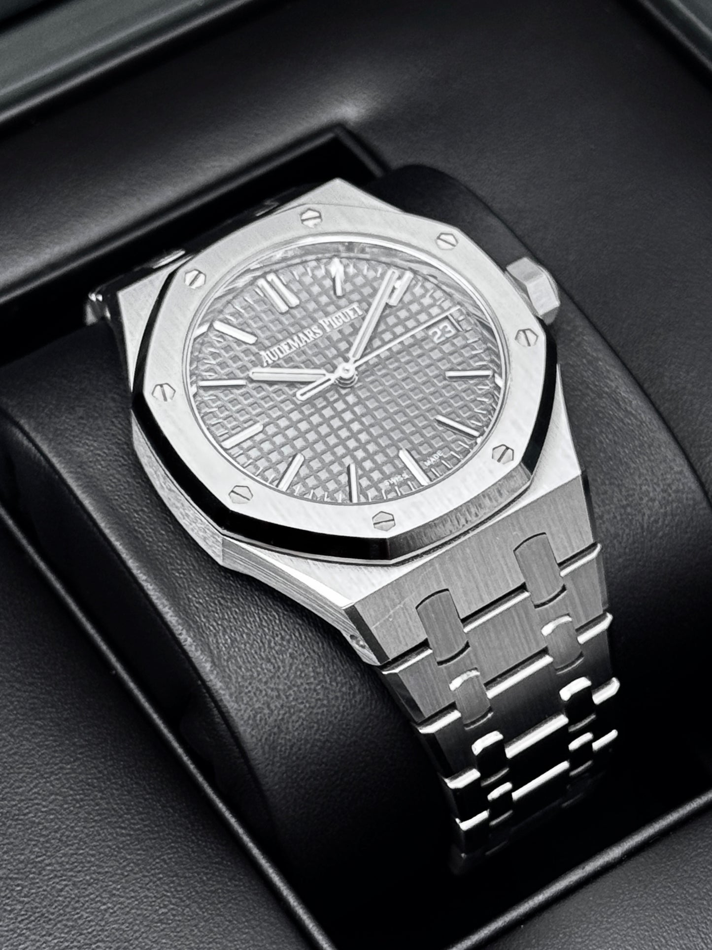 2025 Audemars Piguet Royal Oak 37mm 15550ST Stainless Steel Grey Dial