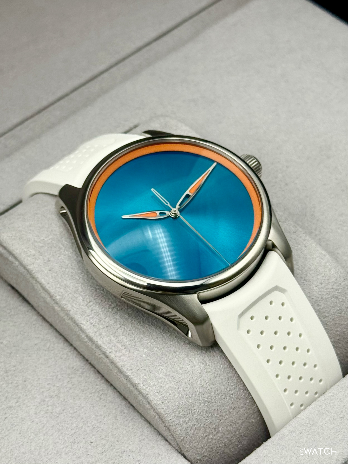 NEW 2026 H. Moser & Cie. Pioneer Centre Seconds 42.8mm 3201-1202 Blue Dial