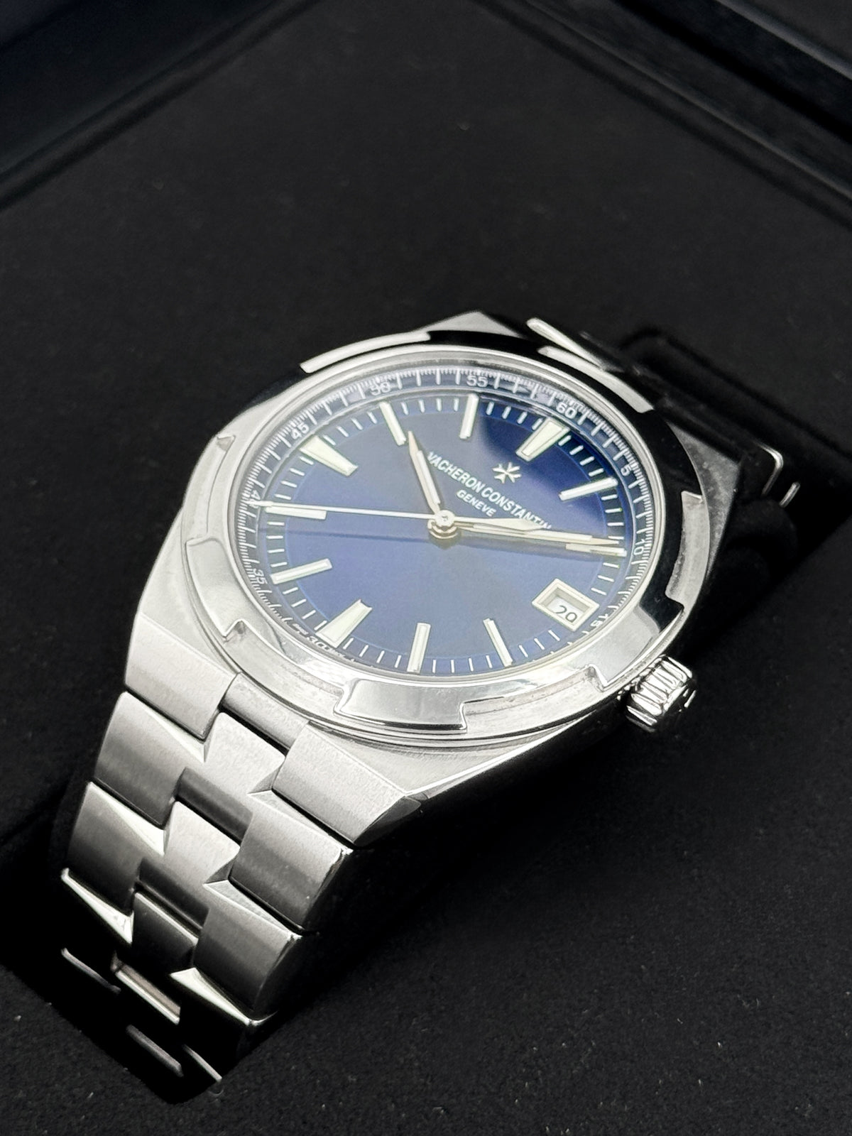 2021 Vacheron Constantin Overseas 41mm 4500V Stainless Steel Blue Dial