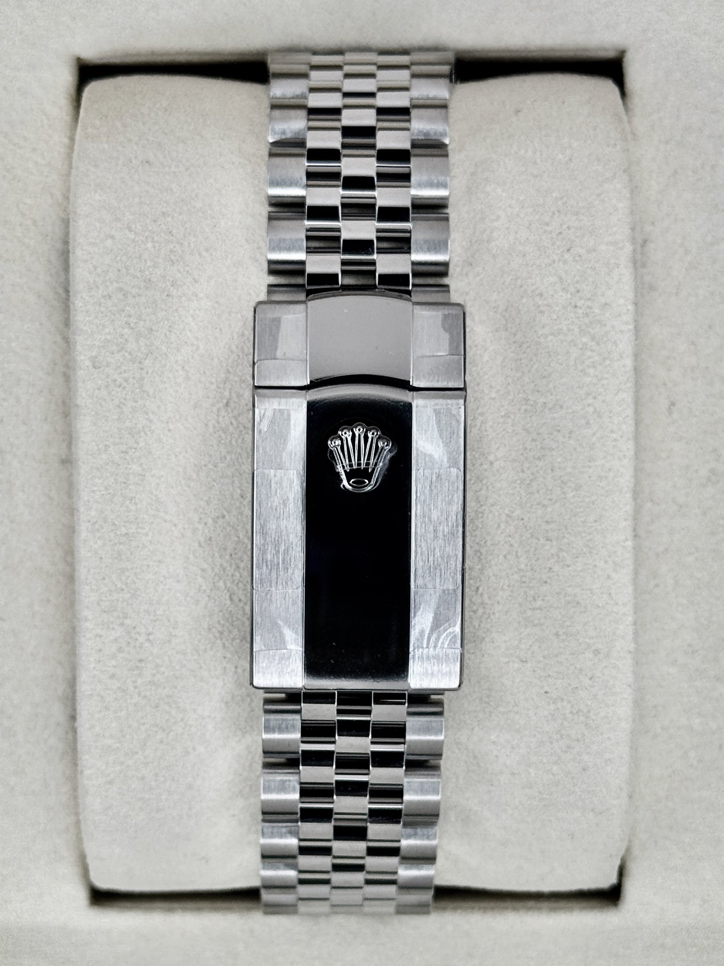 NEW 2026 Rolex Datejust 41mm 126334 Stainless Steel Jubilee White Roman Numeral Dial (STICKERED)