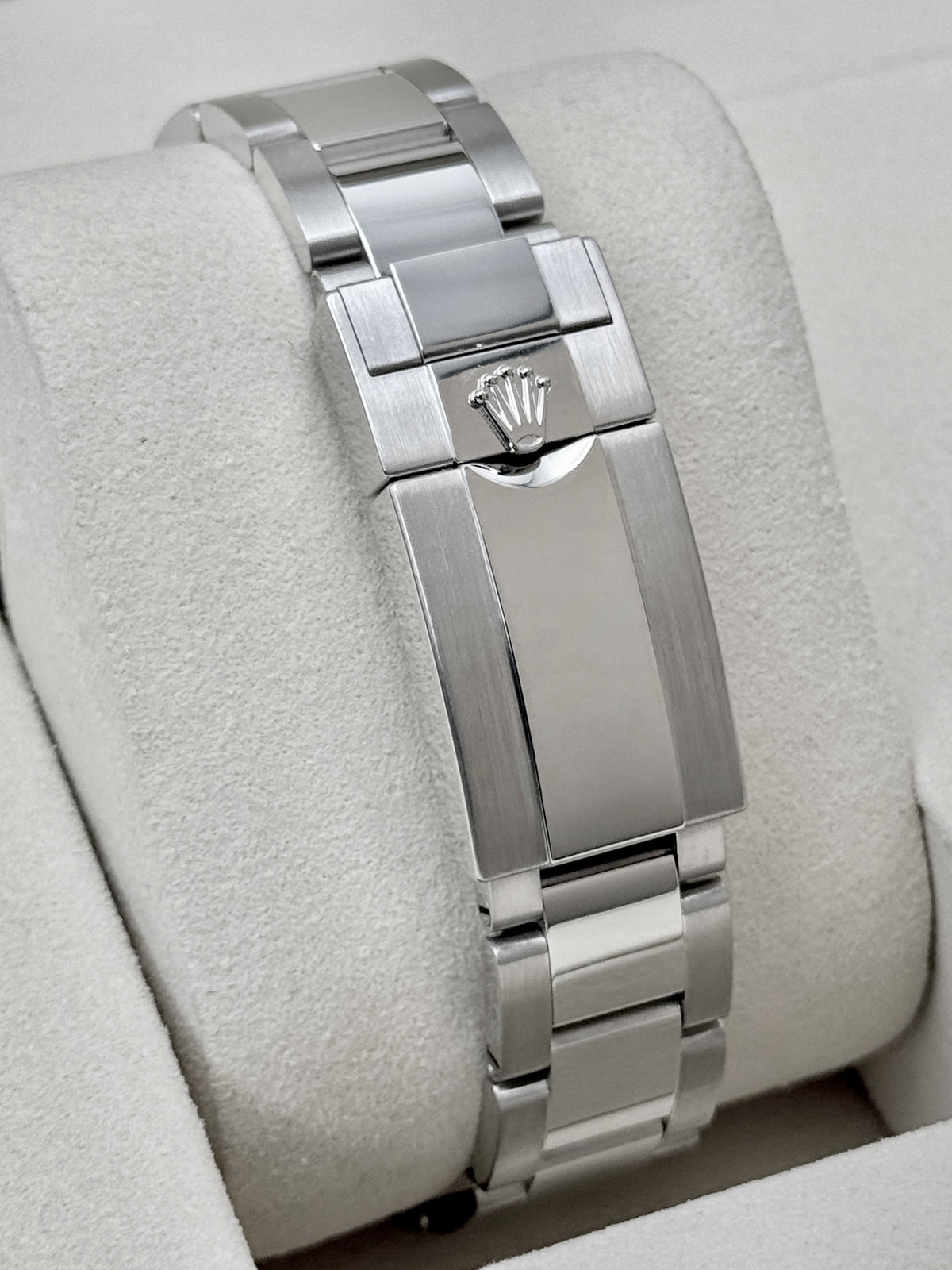 NEW 2026 Rolex Daytona 40mm 126506 Platinum Ice-Blue Diamond Baguette Dial (NEW STYLE CARD)