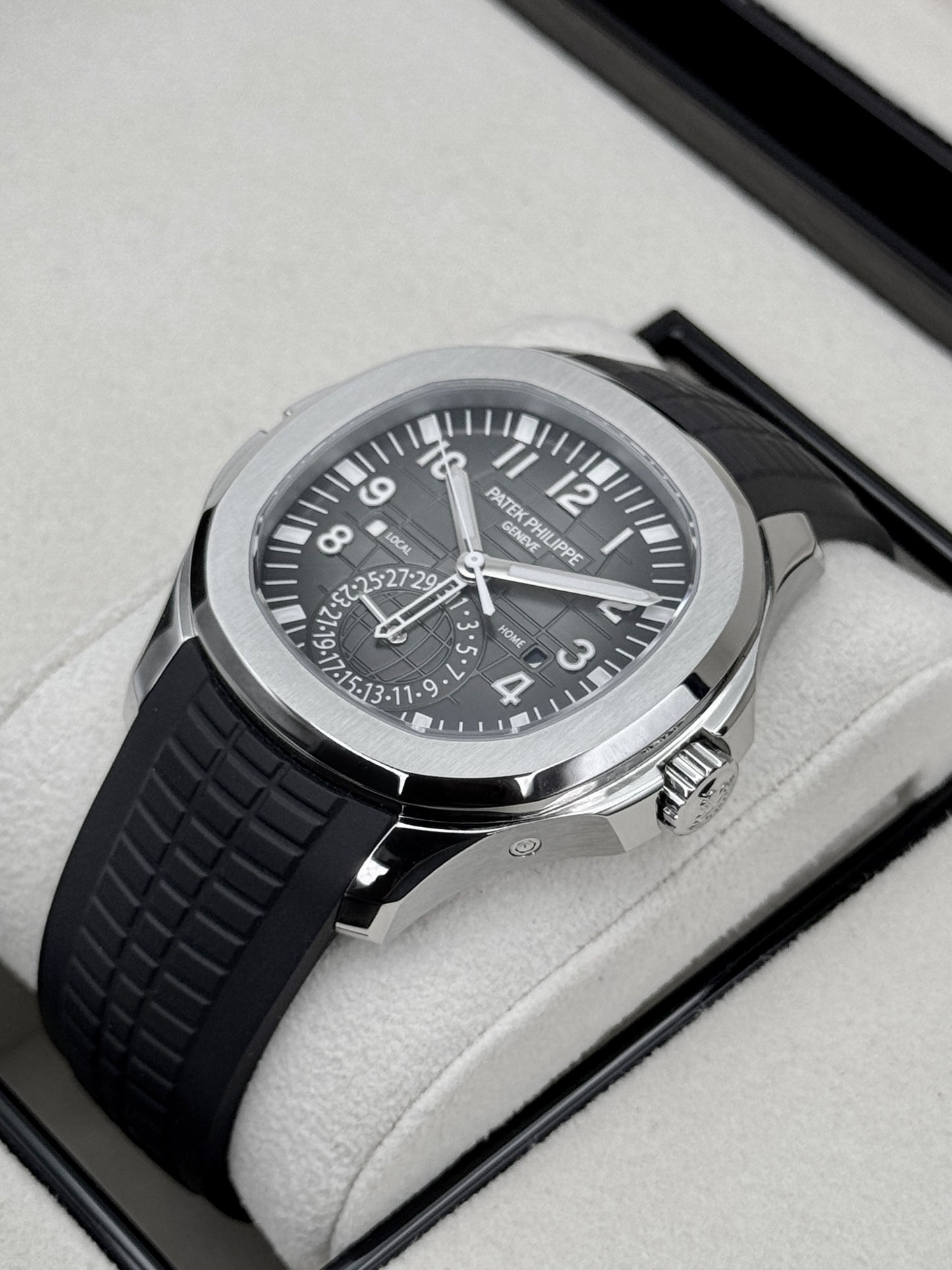 2022 Patek Philippe Aquanaut 40.8mm 5164A-001 Stainless Steel Grey Dial