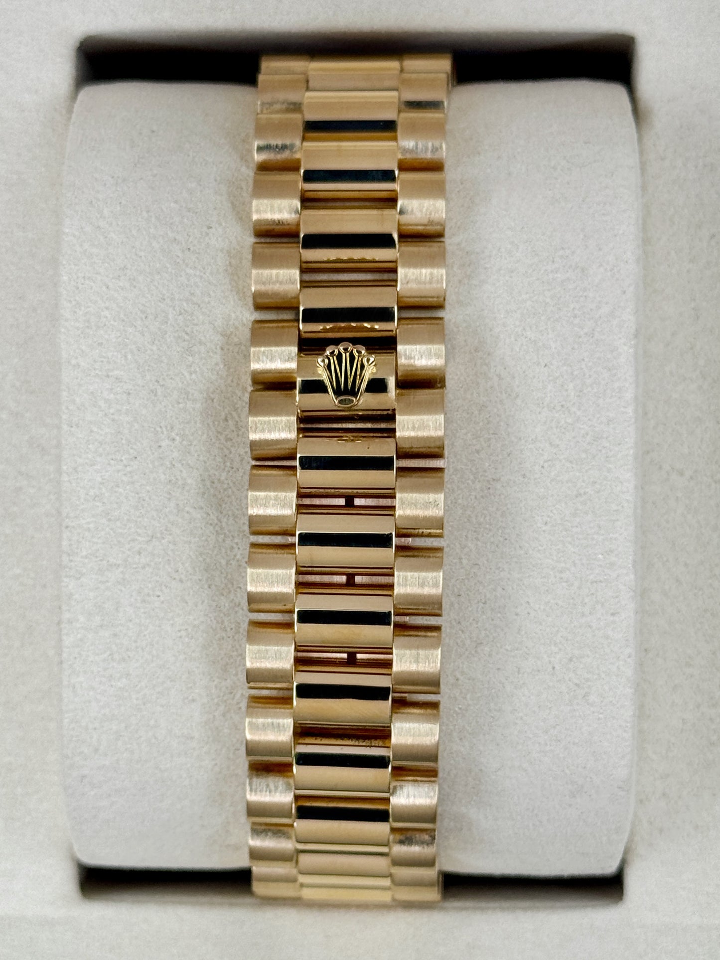 1986 Rolex Day-Date 36mm 18238 Presidential Yellow Gold Silver Dial