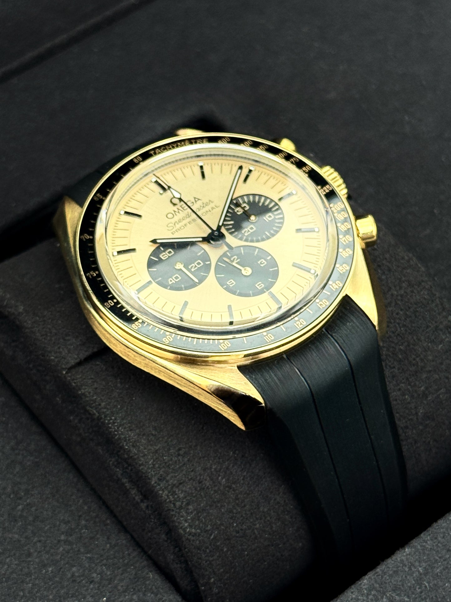2022 Omega Speedmaster 42mm 310.62.42.50.99.001 18kt Yellow Gold