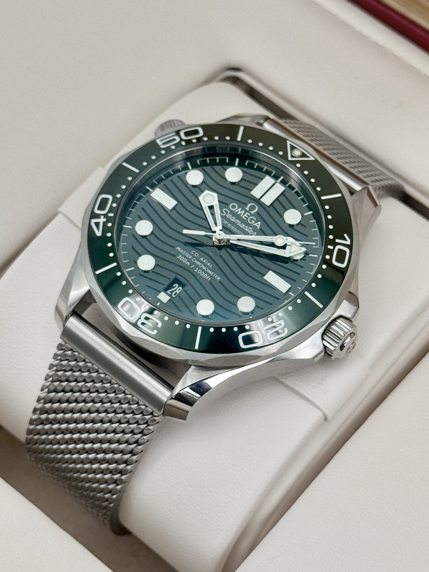 2025 Omega Seamaster Master Chronometer 42mm 210.32.42.20.10.001 Green Dial
