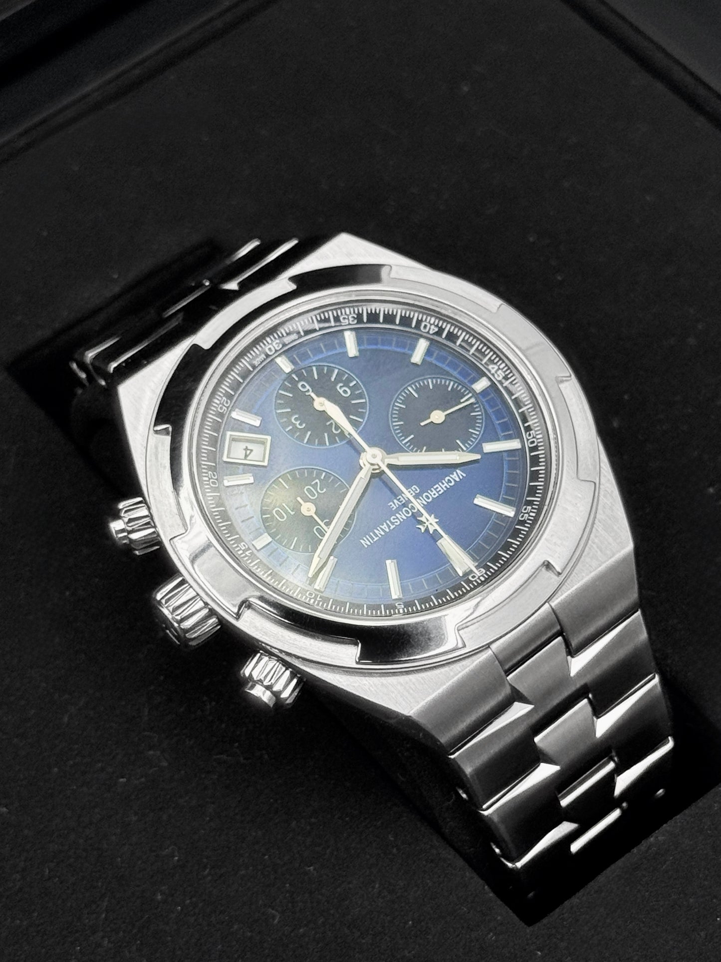 2024 Vacheron Constantin Overseas 42.5mm 5520V Stainless Steel Blue Dial
