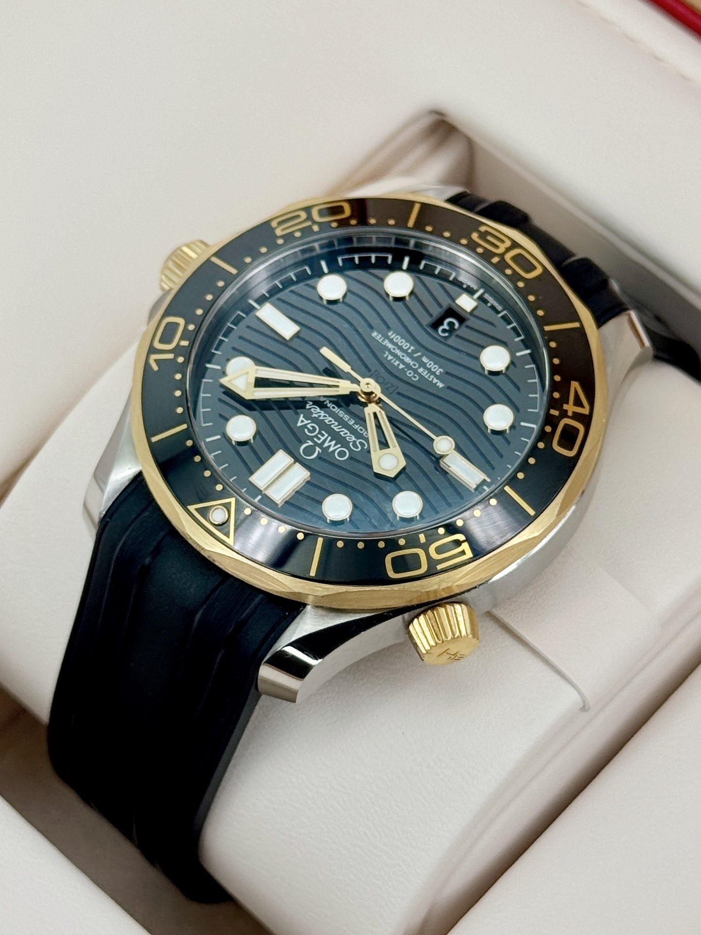 2025 Omega Seamaster Diver 300M 42mm 210.22.42.20.01.001 Black Dial
