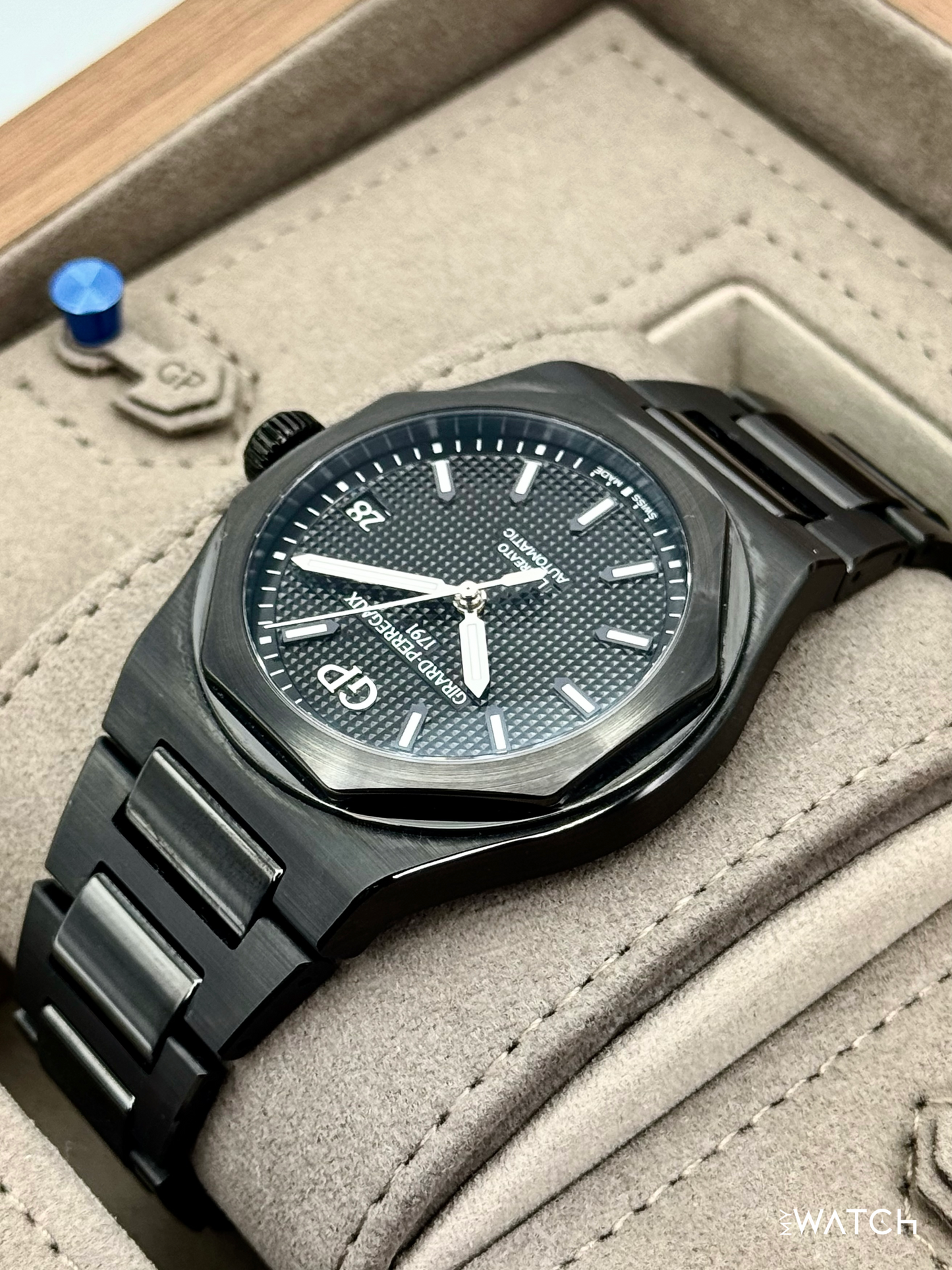 2022 Girard-Perregaux Laureato 42mm 81010-32-631-32A Ceramic Black Dial - MyWatchLLC