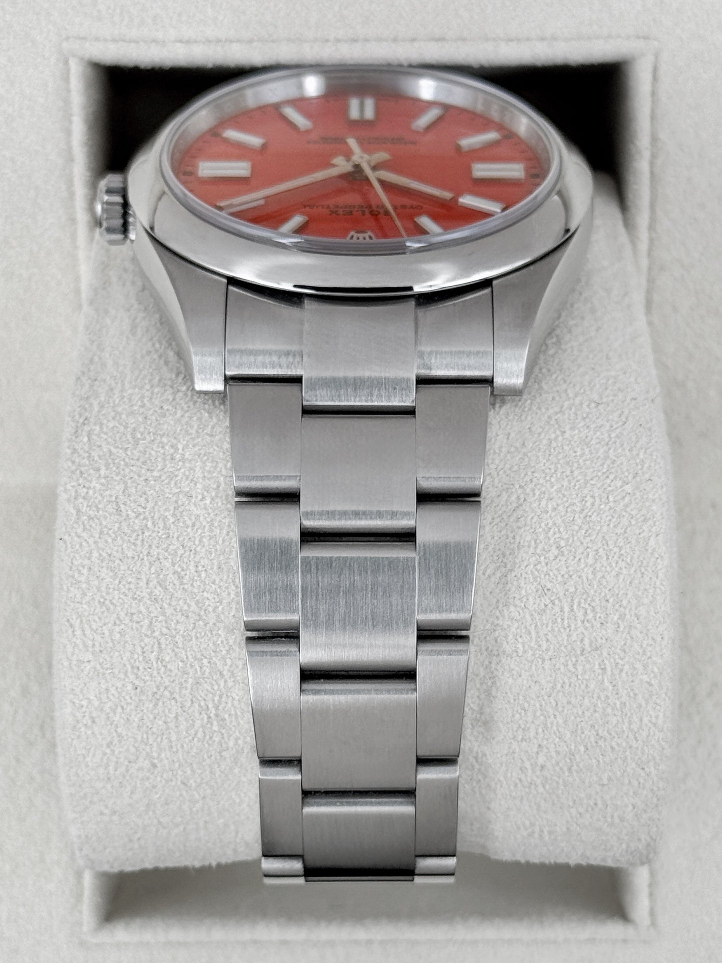 NEW Rolex Oyster Perpetual 41mm 124300 Coral Red Dial