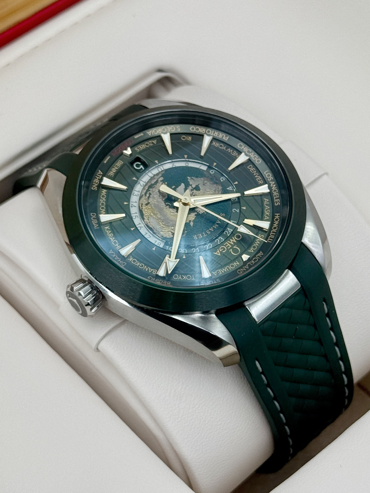 2025 Omega Seamaster Aqua Terra Worldtimer 43mm 220.32.43.22.10.001 Green Dial
