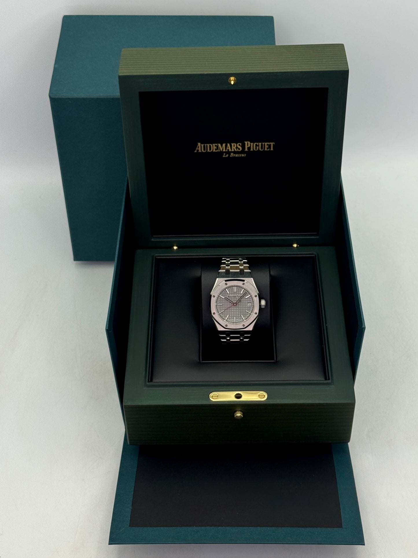 2025 Audemars Piguet Royal Oak 37mm 15550ST Stainless Steel Grey Dial