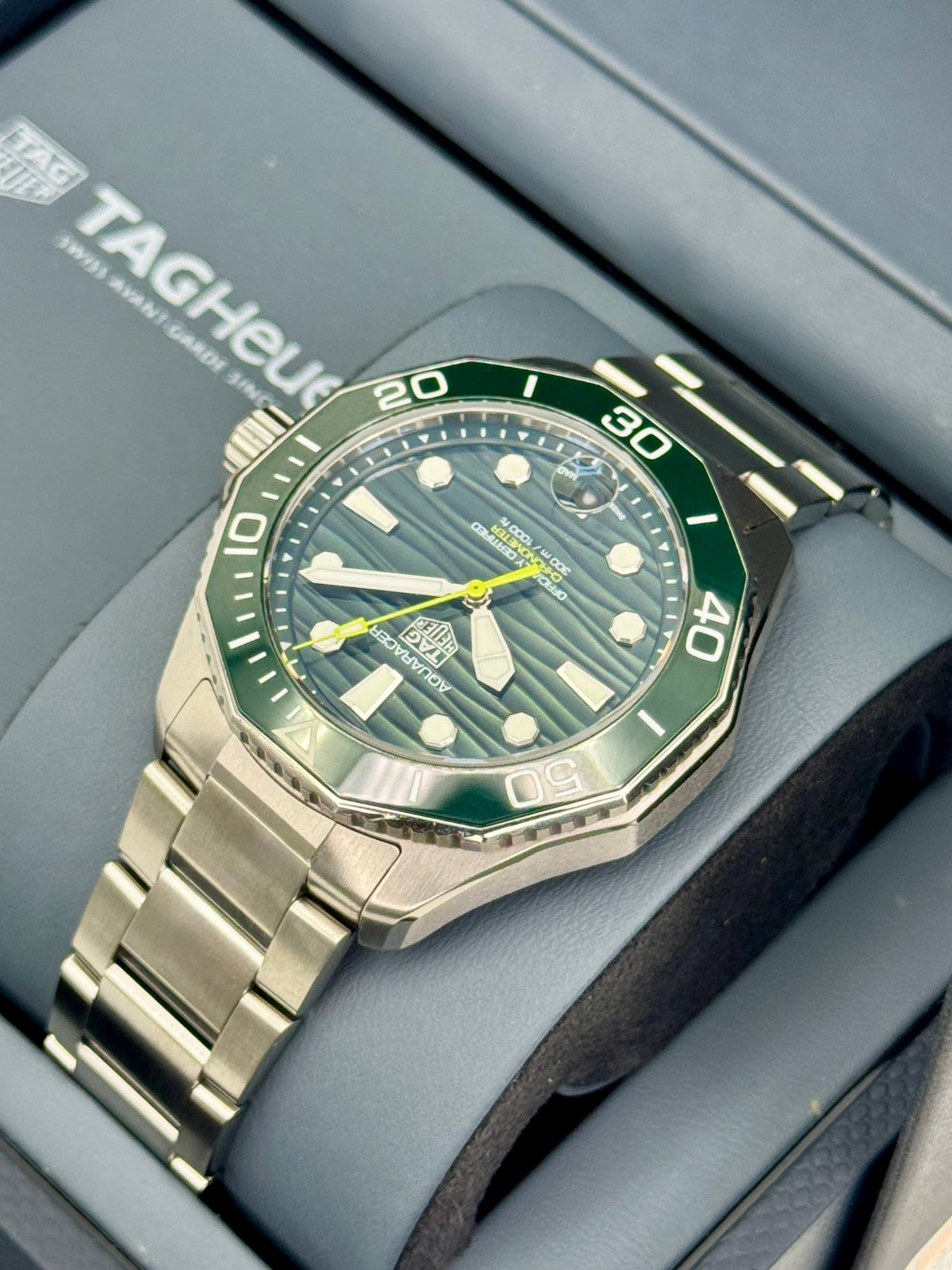 2025 TAG Heuer Aquaracer Pro 300 Date 42mm WBP5116 Stainless Steel Green Dial