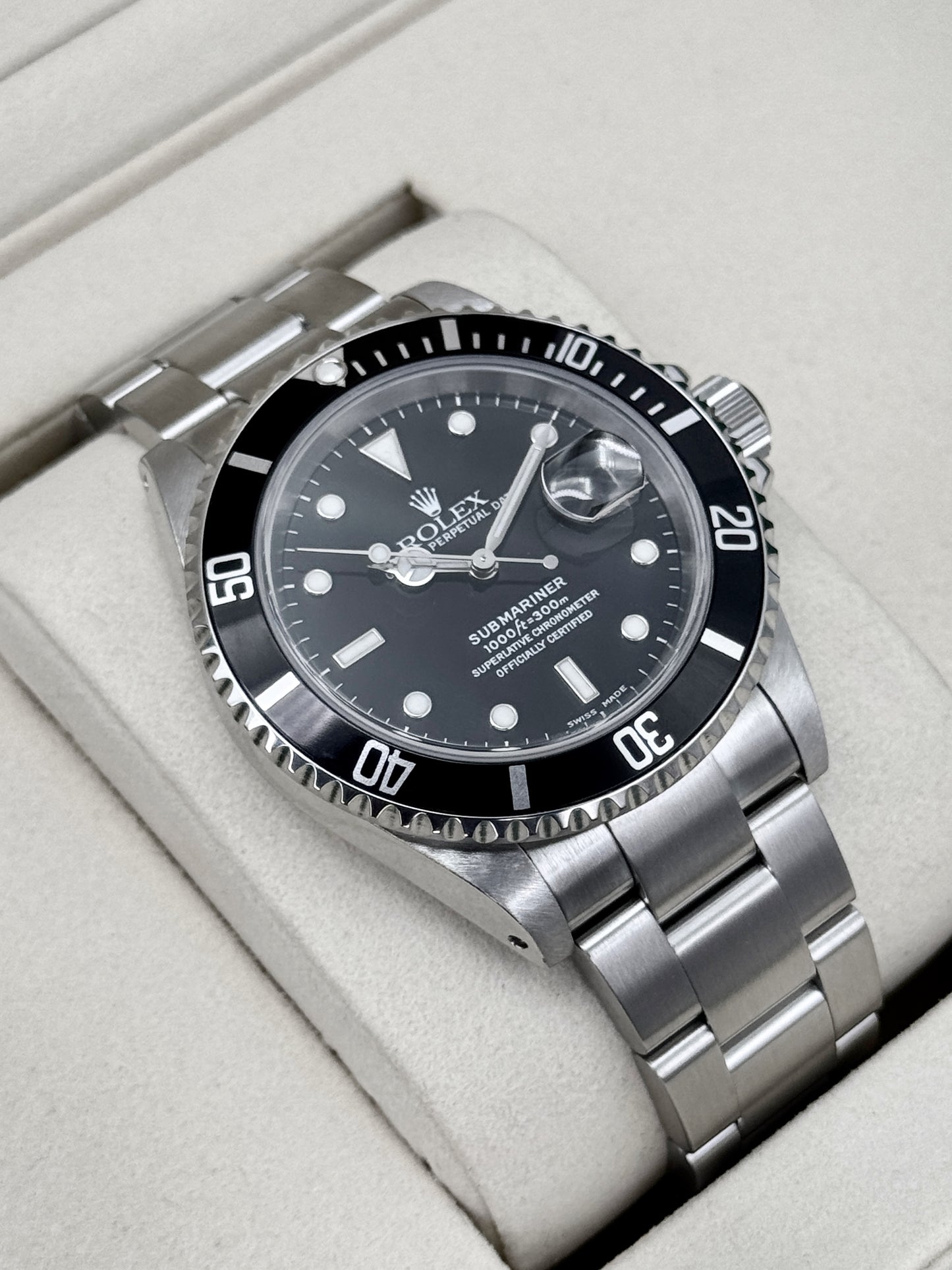 2000 Rolex Submariner 40mm 16610 Stainless Steel Black Dial (Collector's Set)