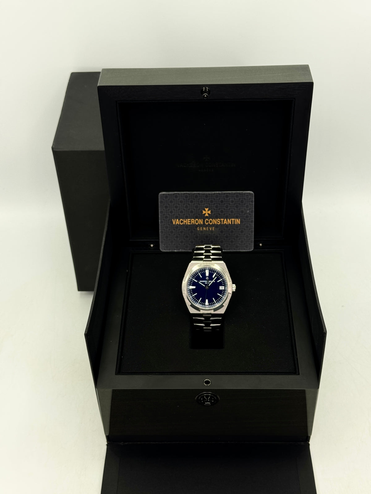 2021 Vacheron Constantin Overseas 41mm 4500V Stainless Steel Blue Dial