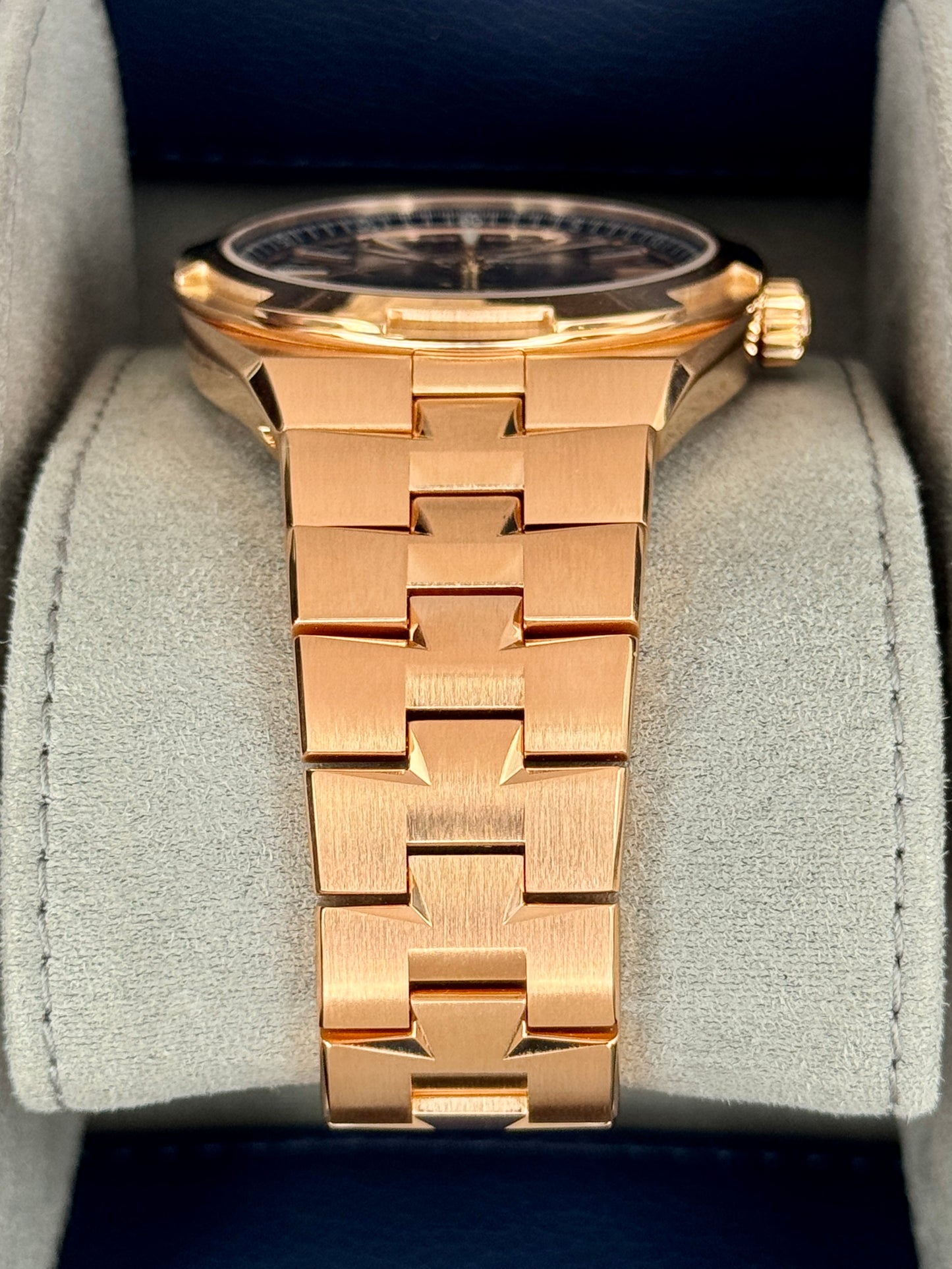 2024 Vacheron Constantin Overseas 41mm 4520V 18kt Pink Gold Blue Dial