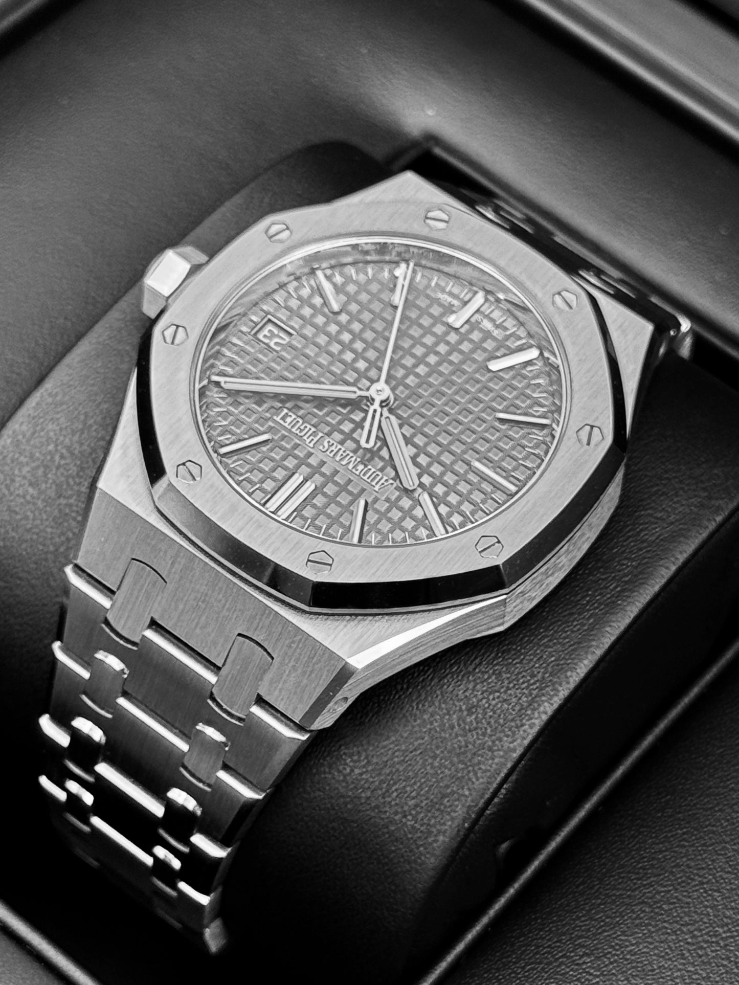 2025 Audemars Piguet Royal Oak 37mm 15550ST Stainless Steel Grey Dial