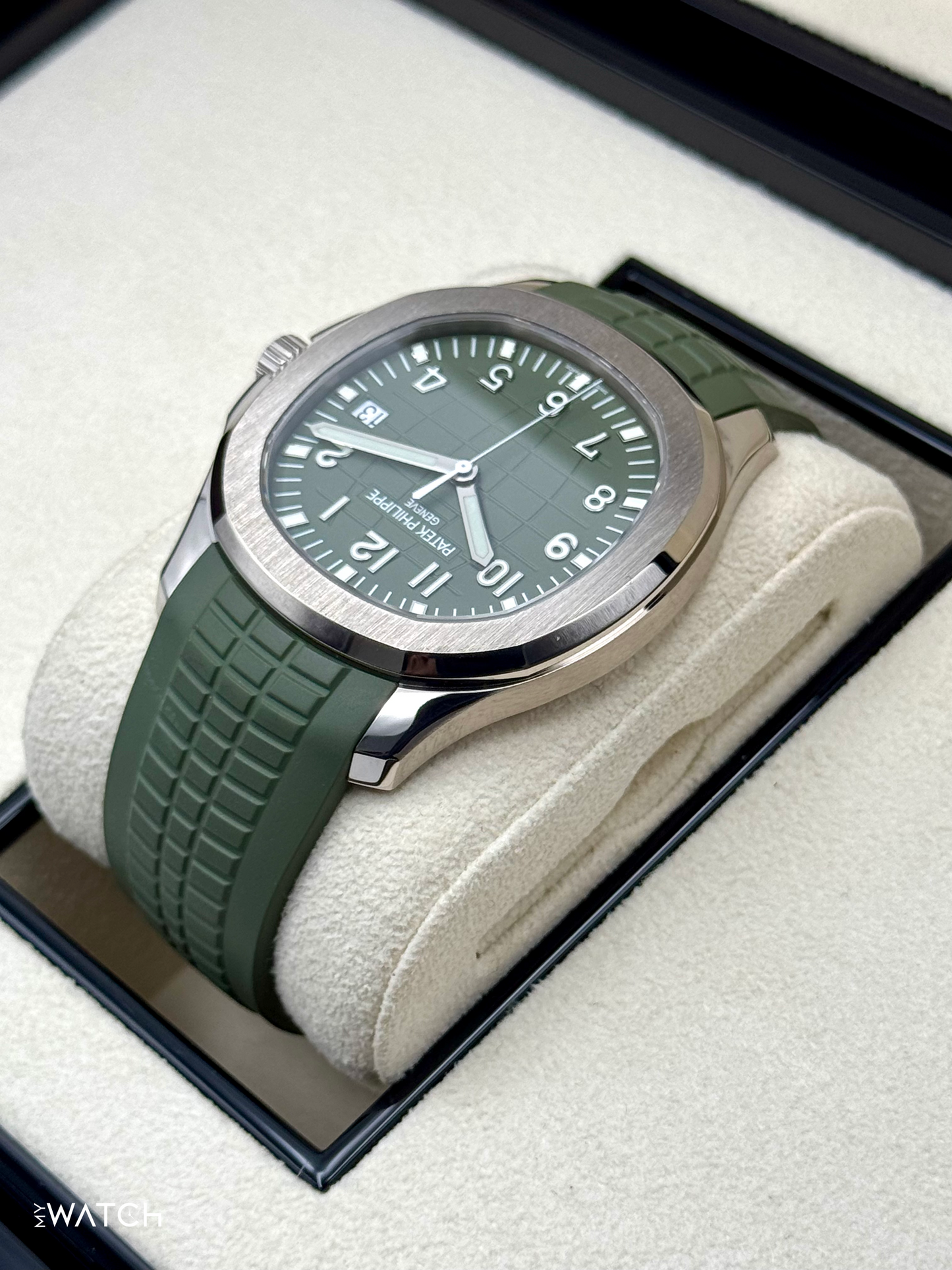 2022 Patek Philippe Aquanaut 5168G 42.2mm White Gold Green Dial
