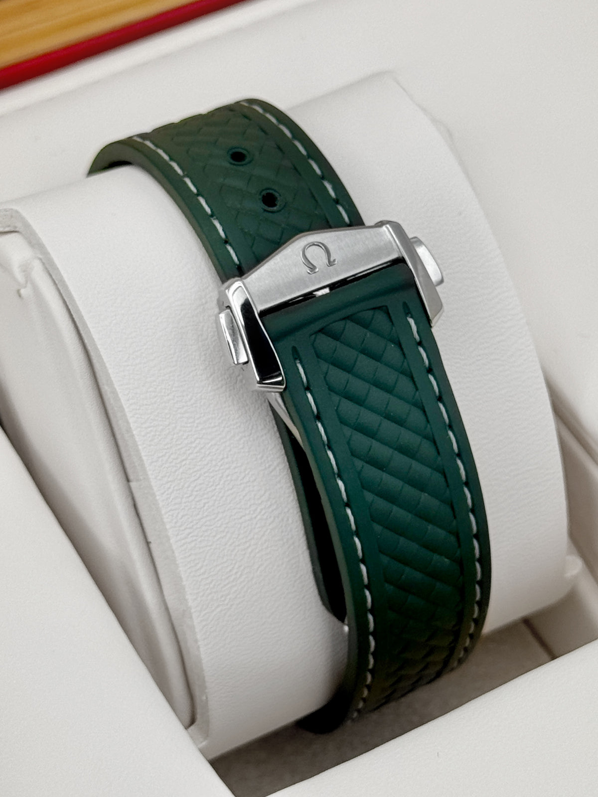 2025 Omega Seamaster Aqua Terra Worldtimer 43mm 220.32.43.22.10.001 Green Dial