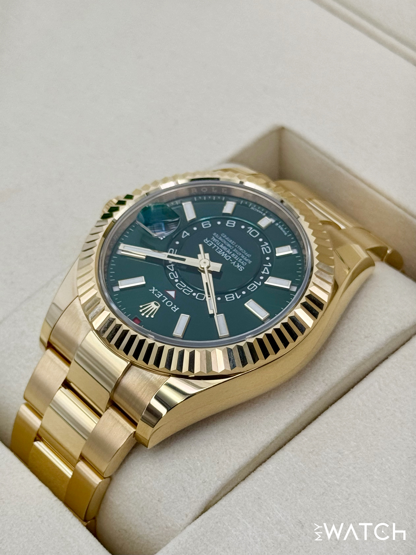 NEW 2025 Rolex Sky-Dweller 42mm 336938 Yellow Gold Oyster Green Dial