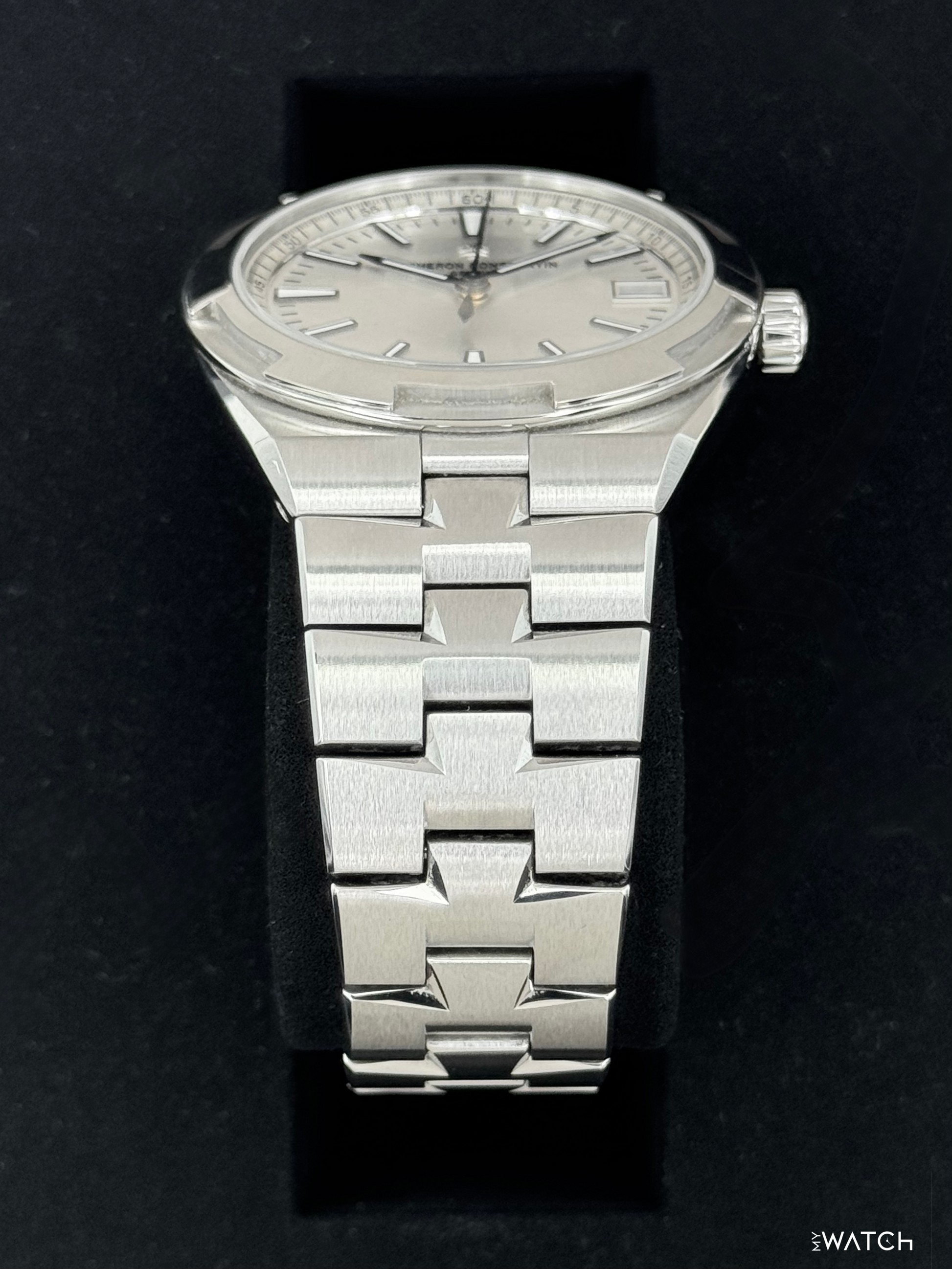 2024 Vacheron Constantin Overseas 41mm 4520V Stainless Steel Silver Dial - MyWatchLLC