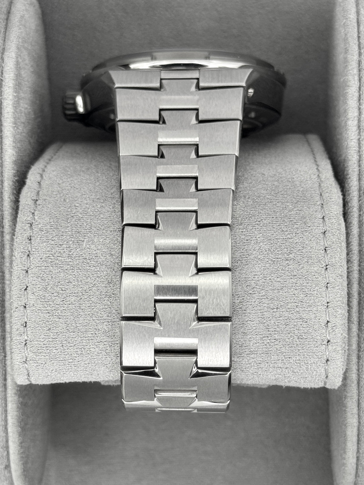 NEW 2026 Vacheron Constantin Overseas Dual Time 41mm 7930V Titanium Brown Dial - MyWatchLLC