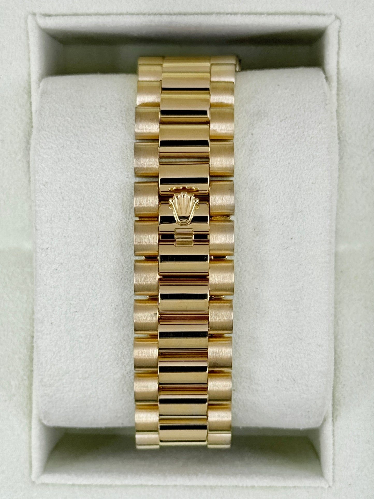 2013 Rolex Day-Date 36mm 118238 Presidential Diamond Pave Mother of Pearl Dial