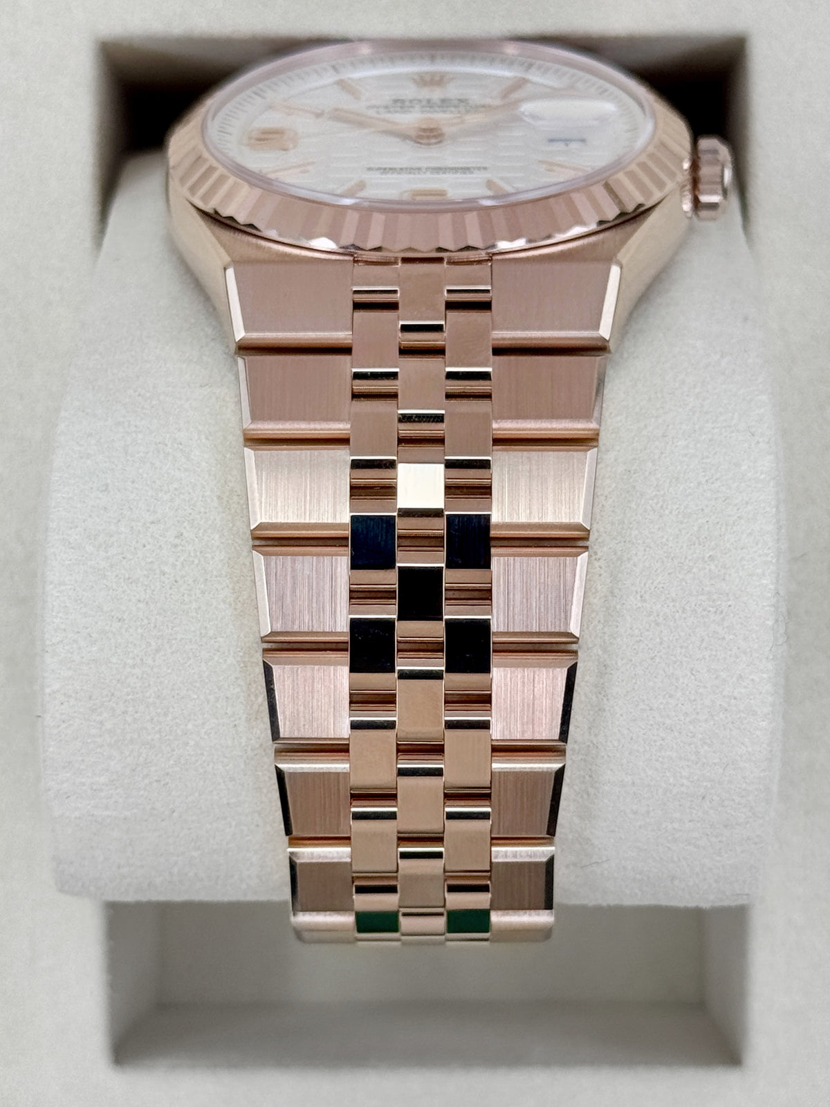 NEW 2026 Rolex Land-Dweller 40mm 127335 Rose Gold Flat Jubilee White Dial (NEW STYLE CARD)