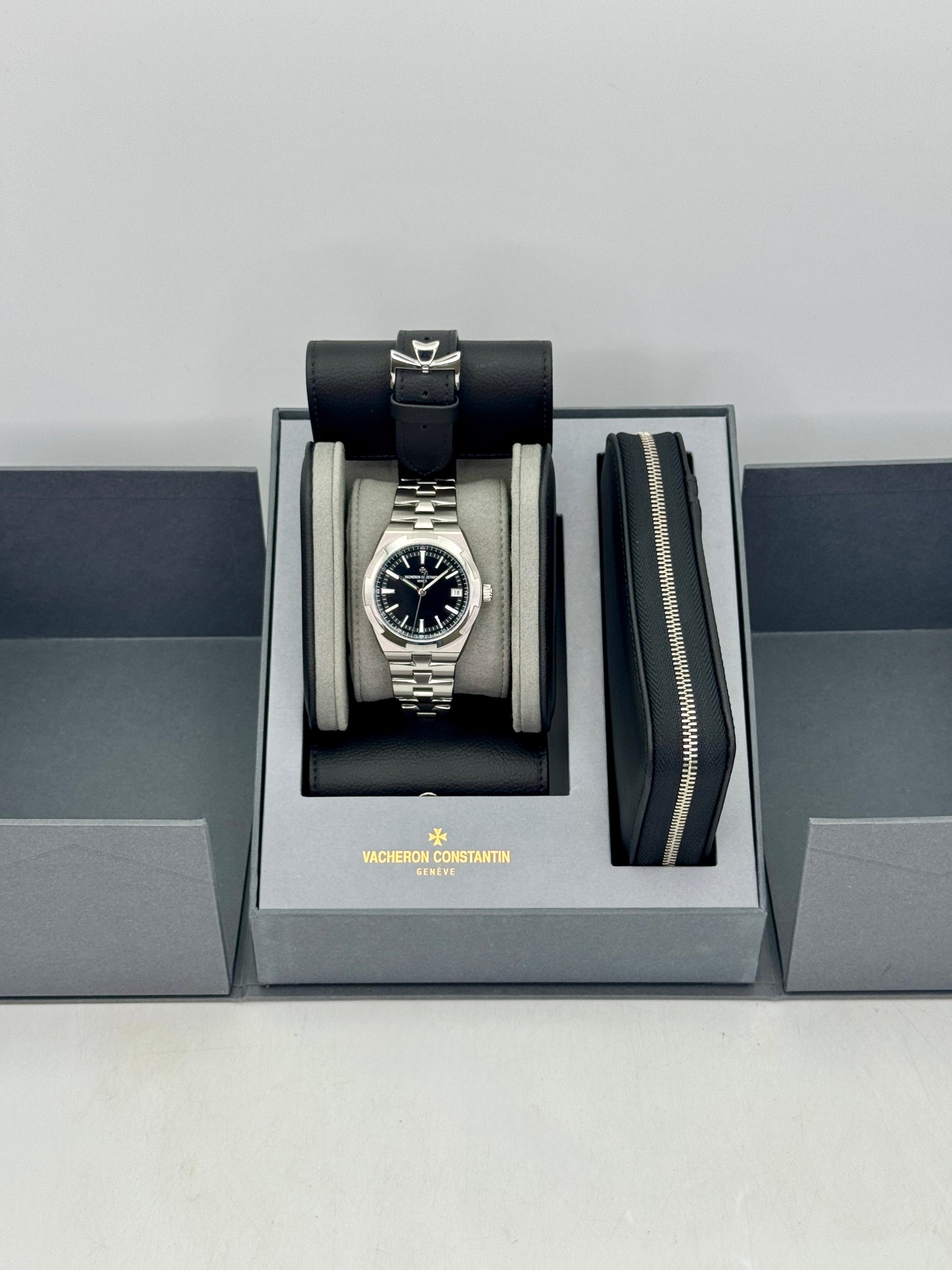 2026 Vacheron Constantin Overseas 41mm 4520V Stainless Steel Black Dial