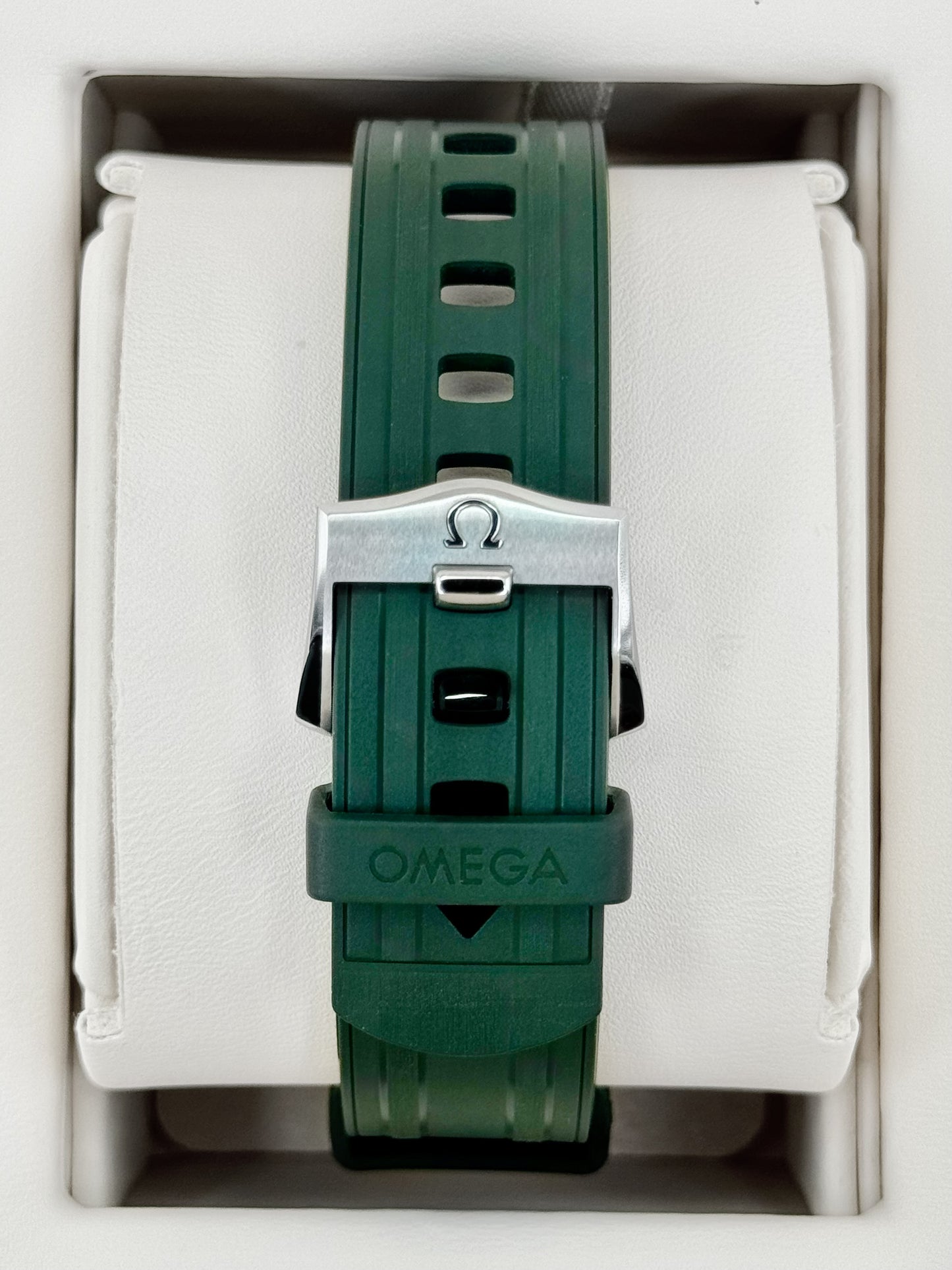 2023 Omega Seamaster Master Chronometer 42mm 210.32.42.20.10.001 Green Dial