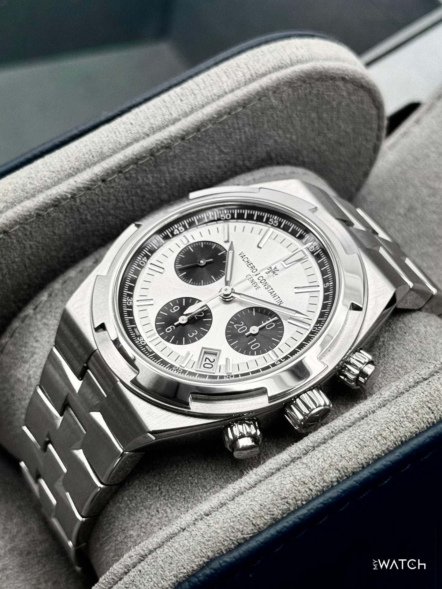 2025 Vacheron Constantin Overseas 42.5mm 5520V Stainless Steel Silver Dial - MyWatchLLC
