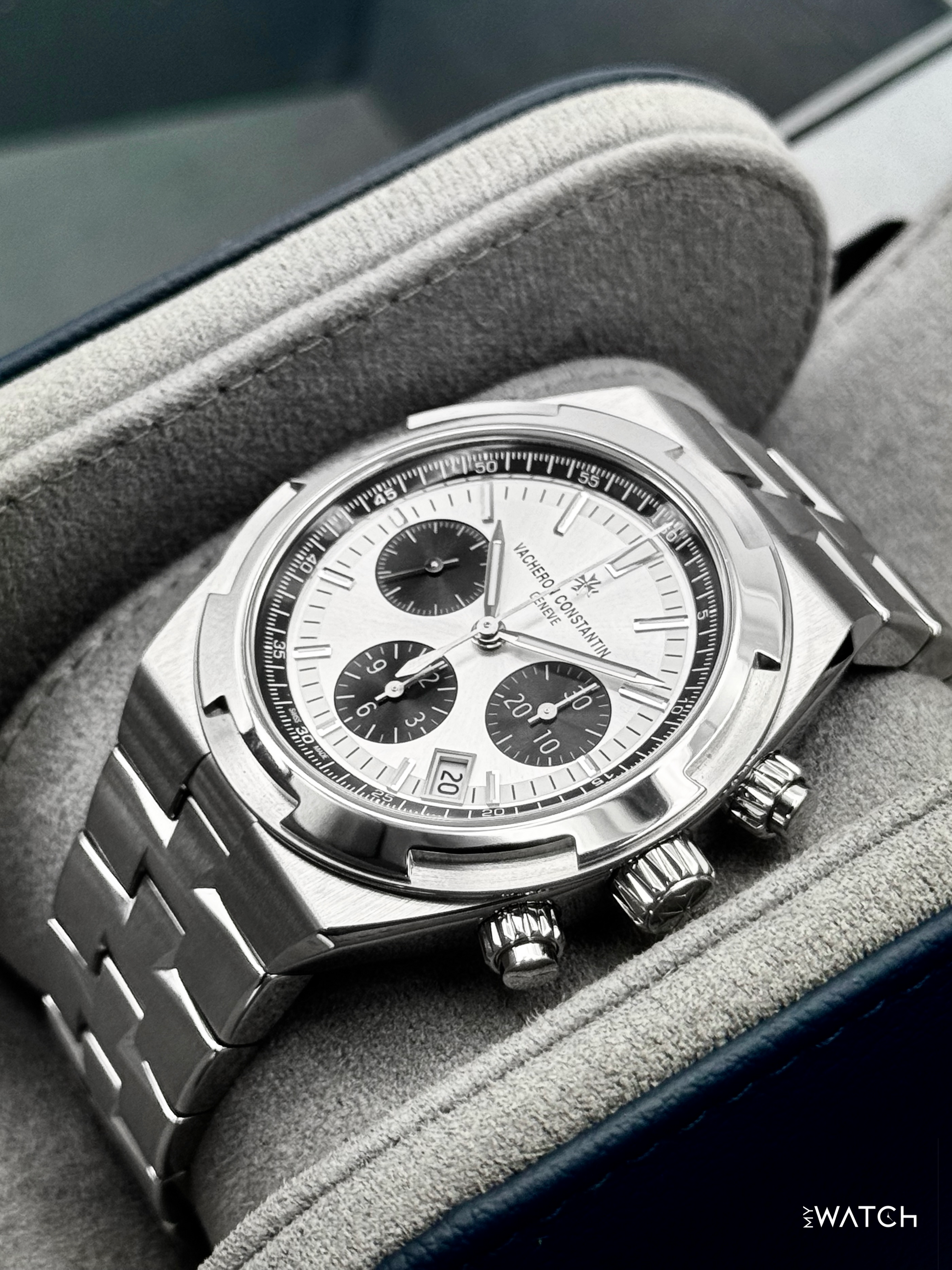 2025 Vacheron Constantin Overseas 42.5mm 5520V Stainless Steel Silver Dial - MyWatchLLC