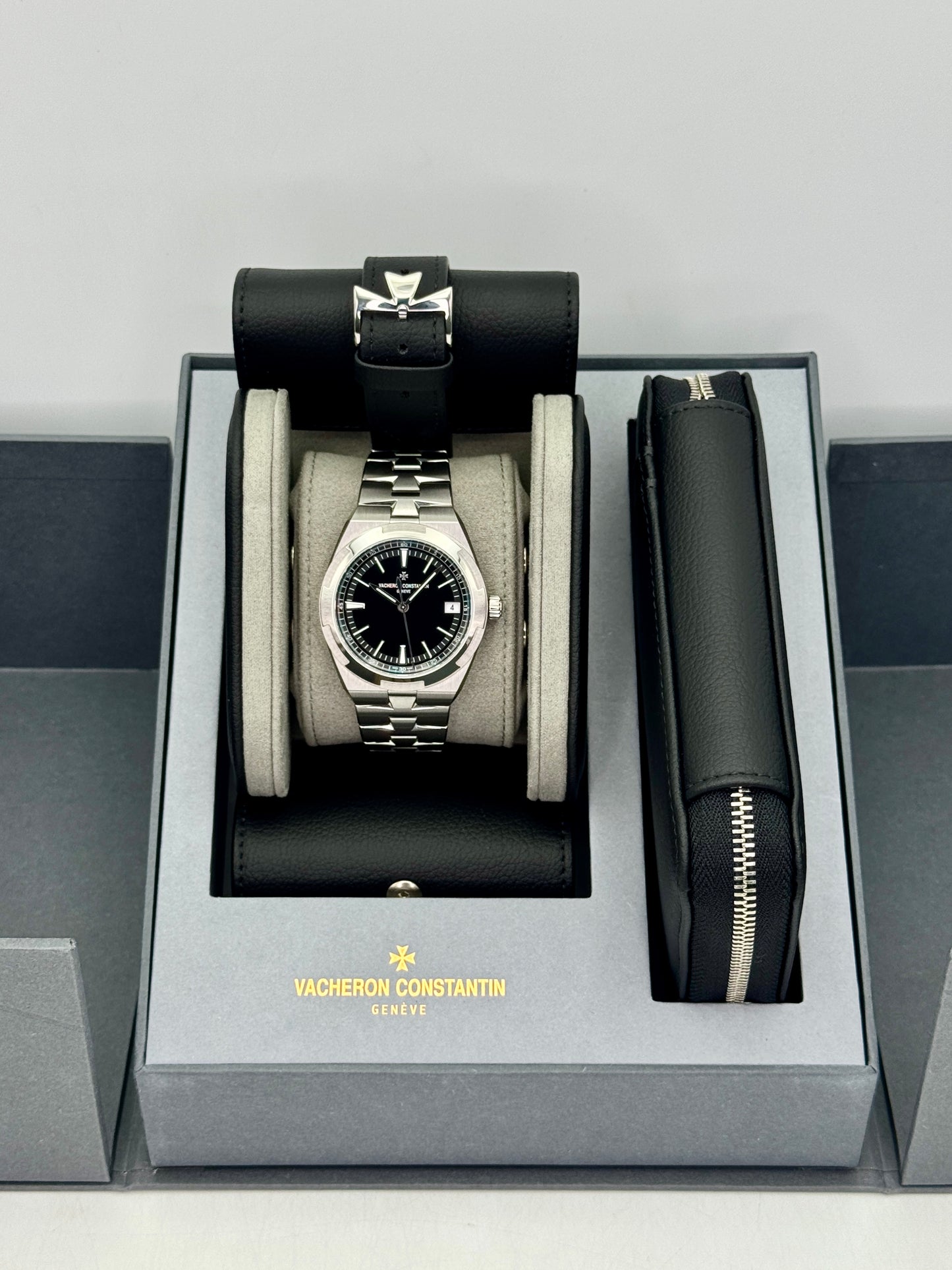 2026 Vacheron Constantin Overseas 41mm 4520V Stainless Steel Black Dial