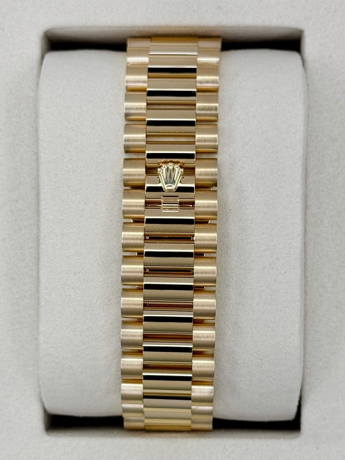 NEW 2026 Rolex Day-Date 40mm 228238 Presidential Green Dial (NEW STYLE CARD)