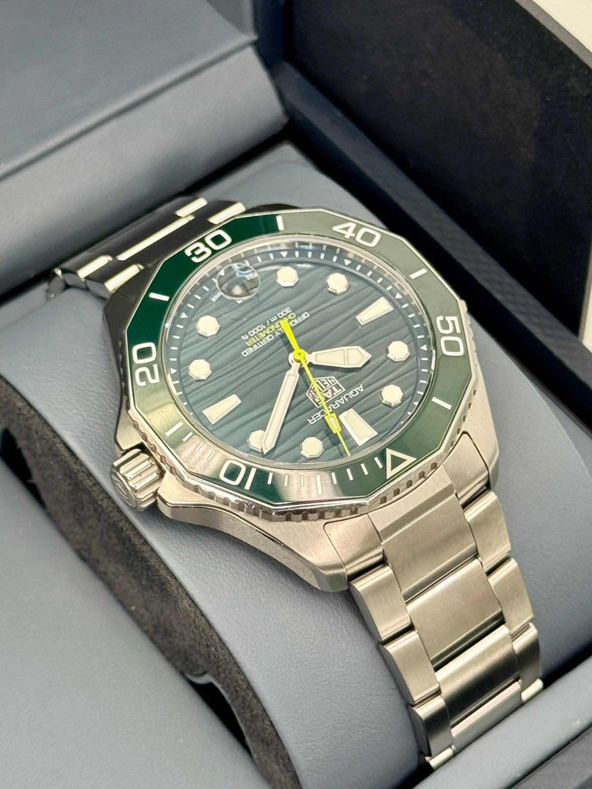 2025 TAG Heuer Aquaracer Pro 300 Date 42mm WBP5116 Stainless Steel Green Dial