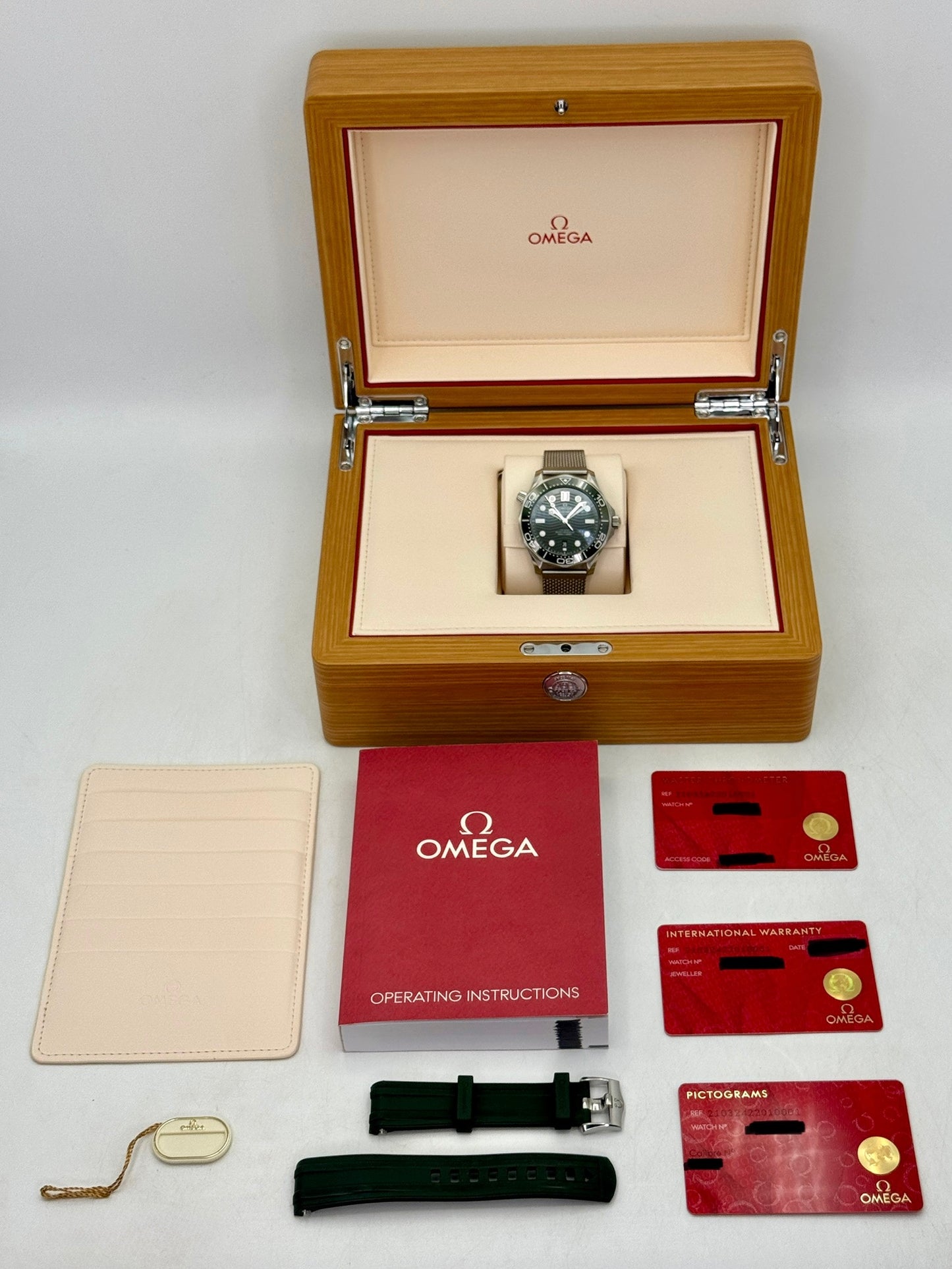 2025 Omega Seamaster Master Chronometer 42mm 210.32.42.20.10.001 Green Dial