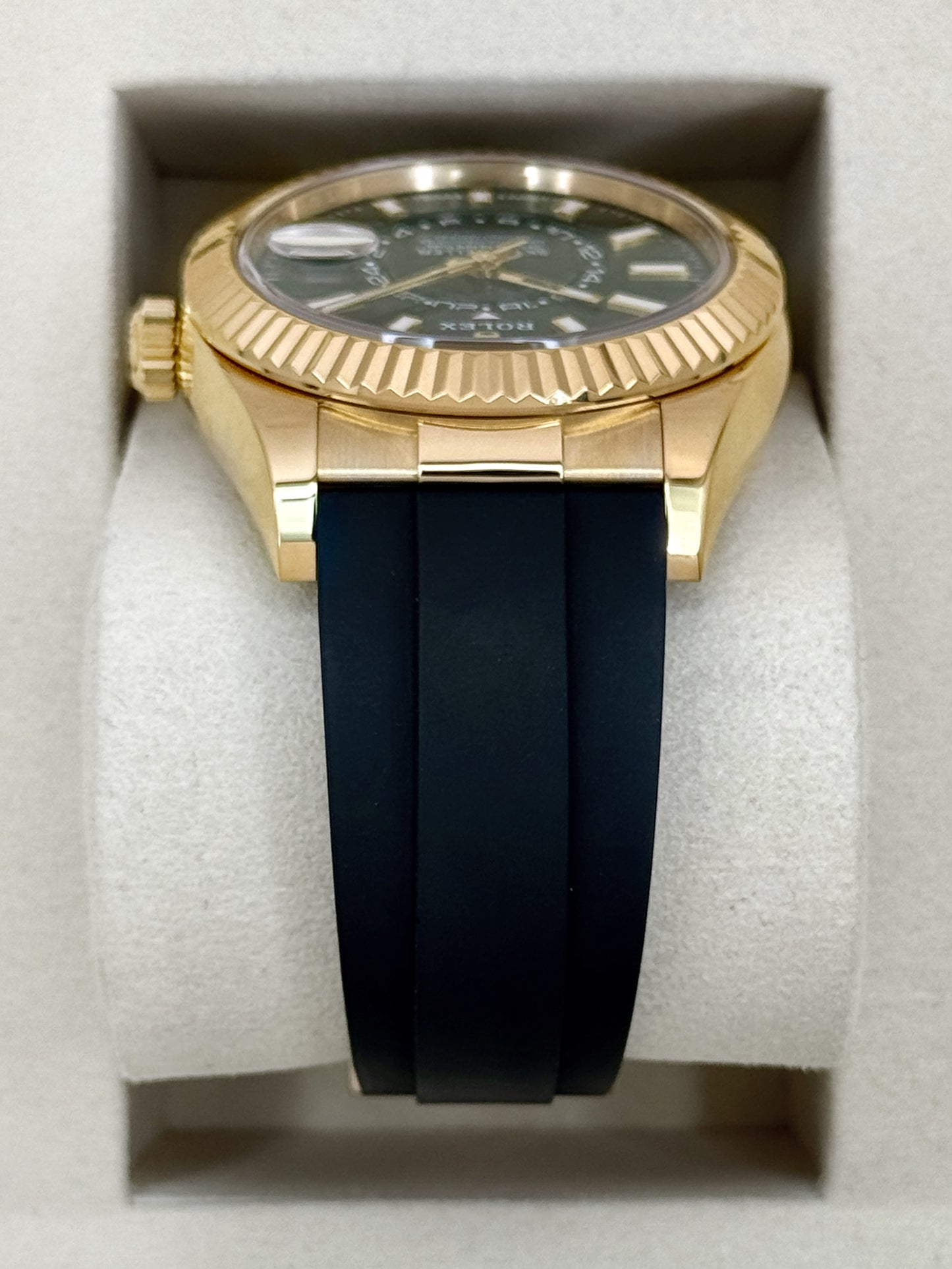 2025 Rolex Sky-Dweller 42mm 336238 Yellow Gold Oysterflex Green Dial